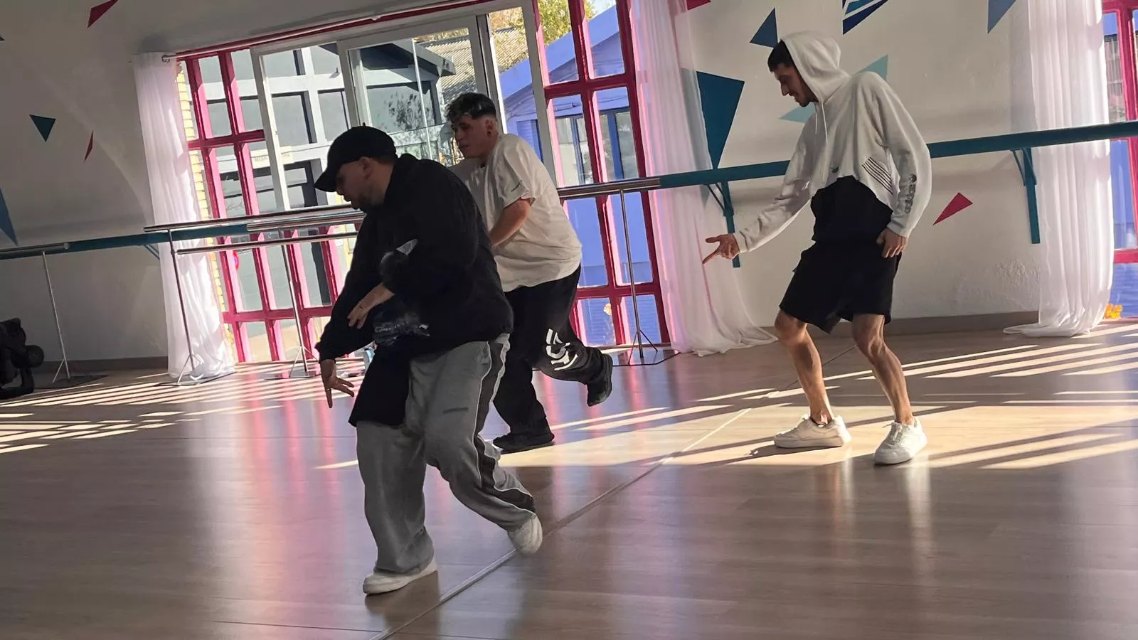 Participantes en el tercer Cupra Dance Camp en Espacio Danza de Huesca. Foto Mercedes Manterola