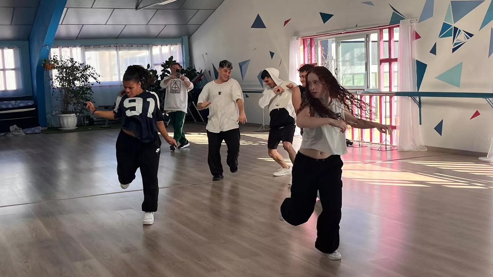 Participantes en el tercer Cupra Dance Camp en Espacio Danza de Huesca. Foto Mercedes Manterola