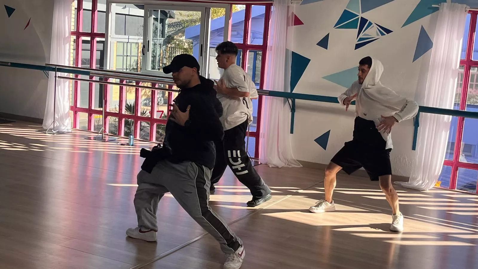 Participantes en el tercer Cupra Dance Camp en Espacio Danza de Huesca. Foto Mercedes Manterola