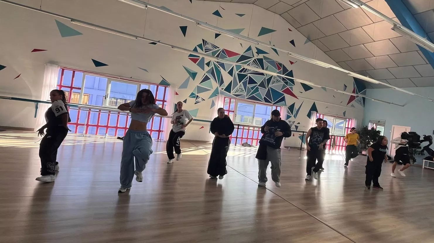 Participantes en el tercer Cupra Dance Camp en Espacio Danza de Huesca. Foto Mercedes Manterola