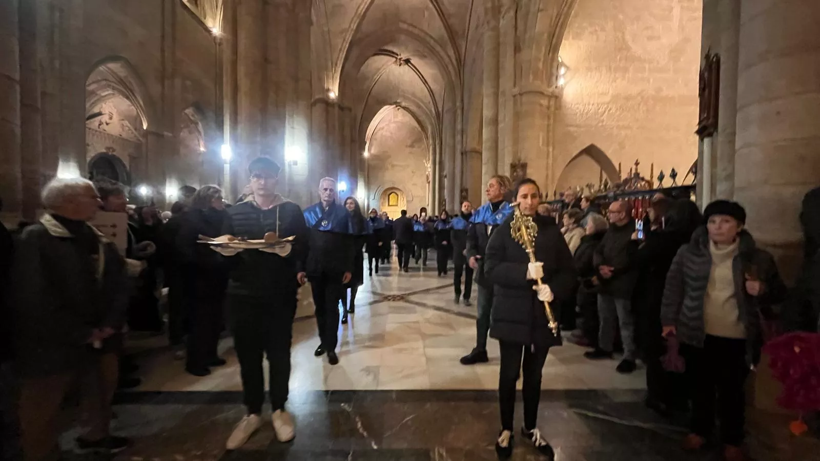 El canto del Tota Pulchra llena de emoción la Catedral de Huesca. Foto Mercedes Manterola