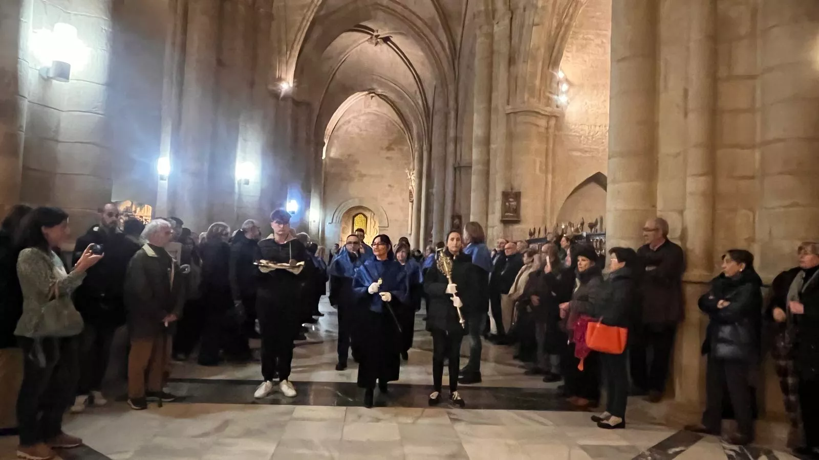 El canto del Tota Pulchra llena de emoción la Catedral de Huesca. Foto Mercedes Manterola