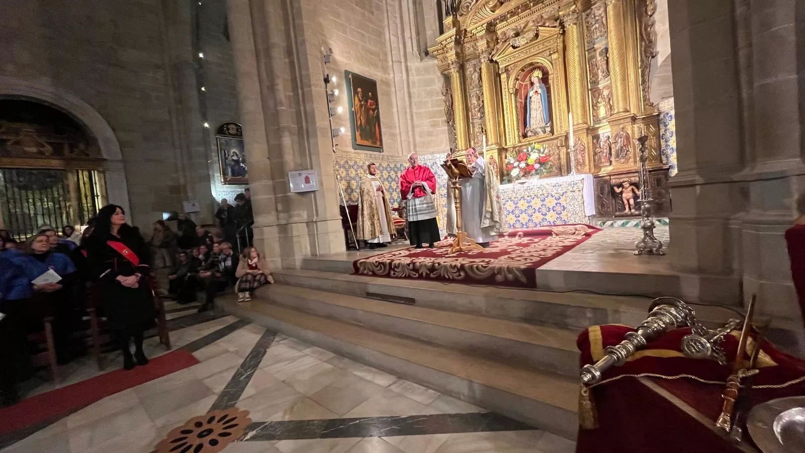 El canto del Tota Pulchra llena de emoción la Catedral de Huesca. Foto Mercedes Manterola
