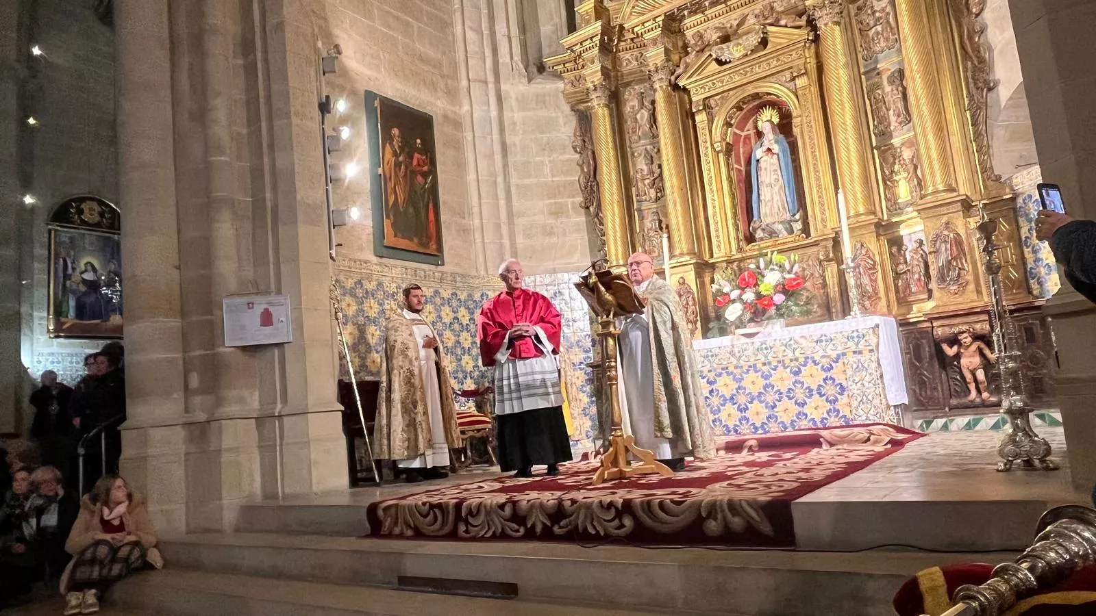 El canto del Tota Pulchra llena de emoción la Catedral de Huesca. Foto Mercedes Manterola