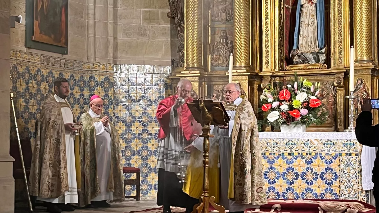 El canto del Tota Pulchra llena de emoción la Catedral de Huesca. Foto Mercedes Manterola