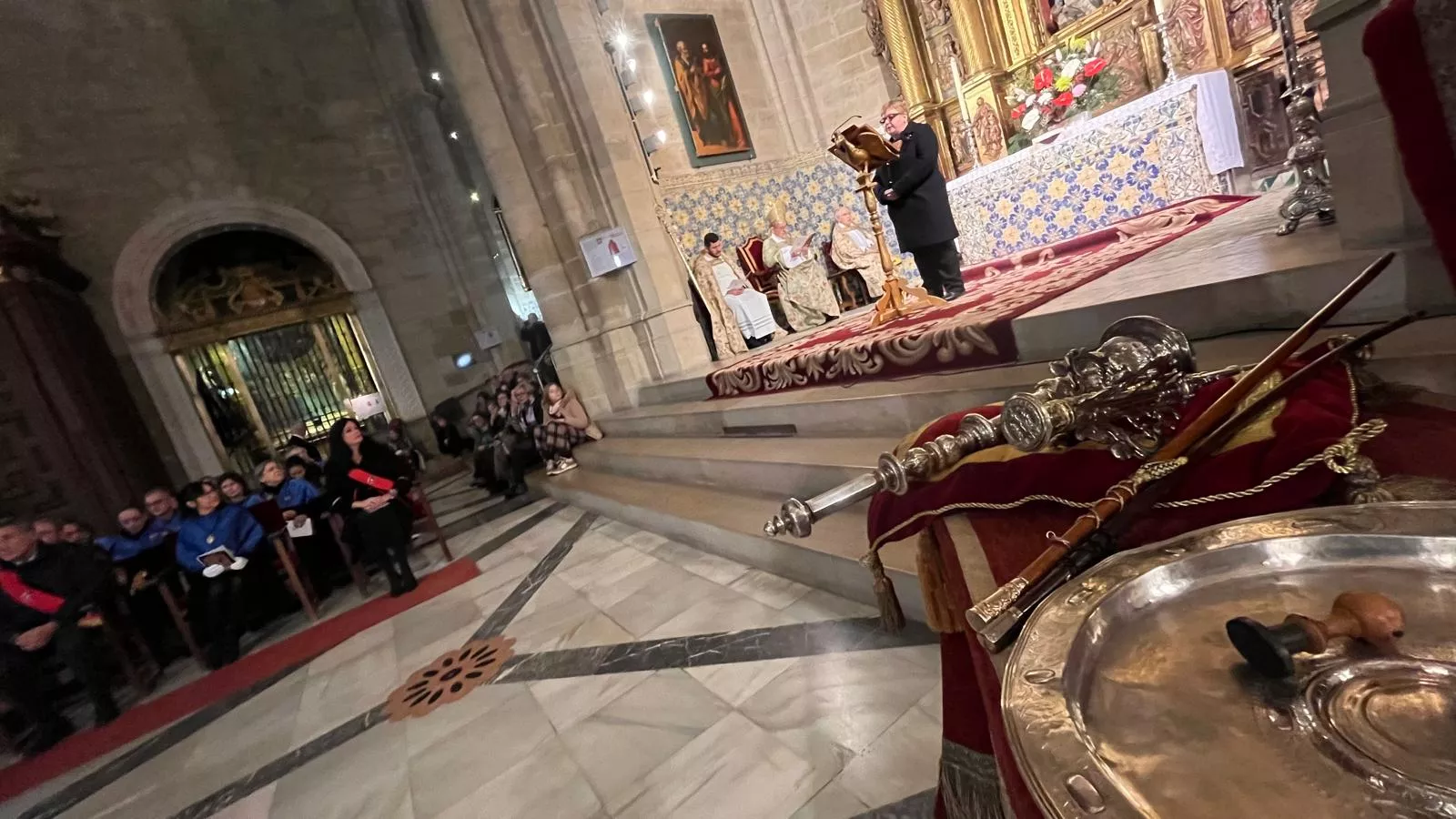 El canto del Tota Pulchra llena de emoción la Catedral de Huesca. Foto Mercedes Manterola