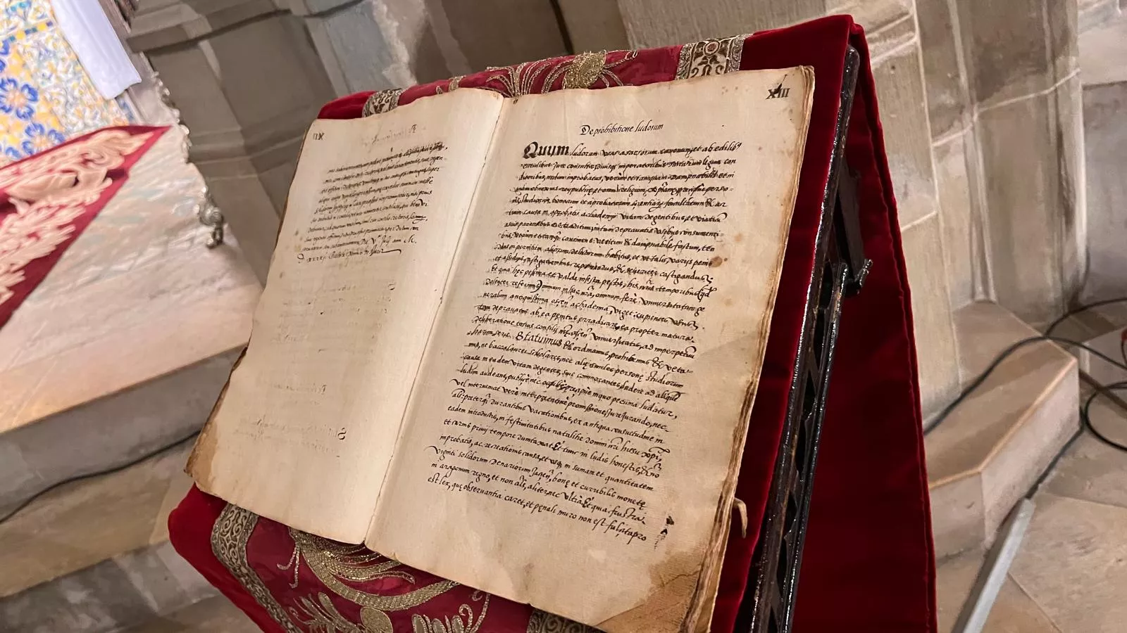 El canto del Tota Pulchra llena de emoción la Catedral de Huesca. Foto Mercedes Manterola