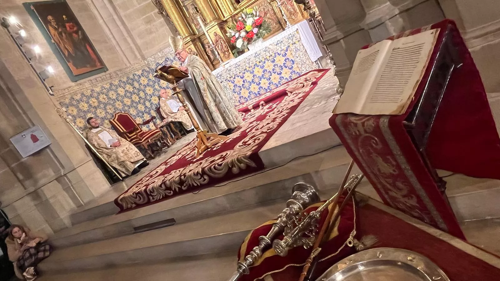 El canto del Tota Pulchra llena de emoción la Catedral de Huesca. Foto Mercedes Manterola