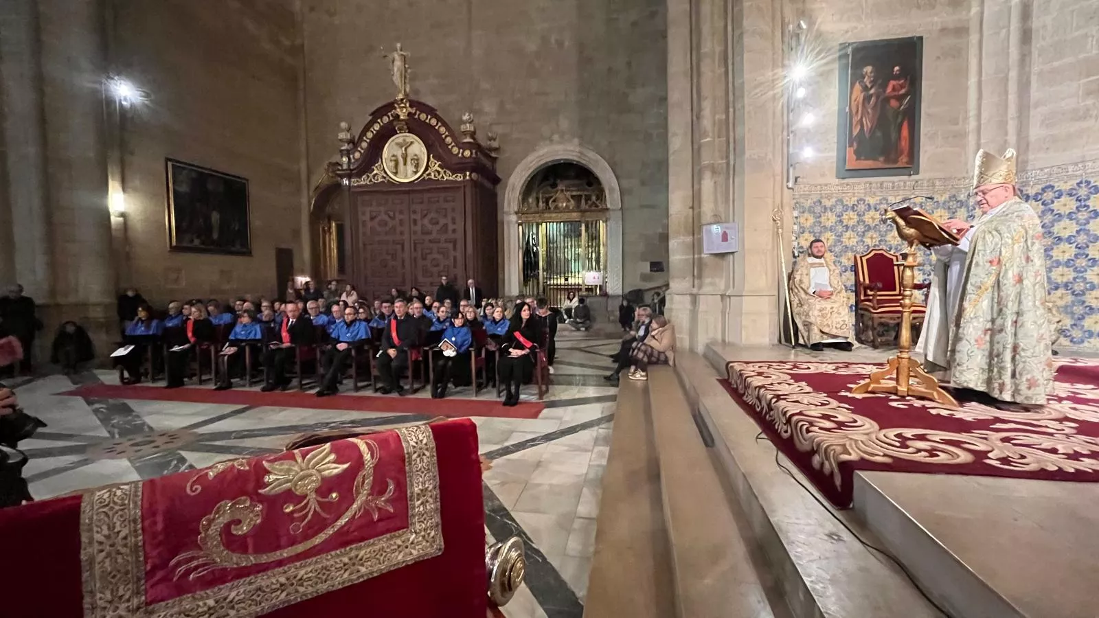 El canto del Tota Pulchra llena de emoción la Catedral de Huesca. Foto Mercedes Manterola