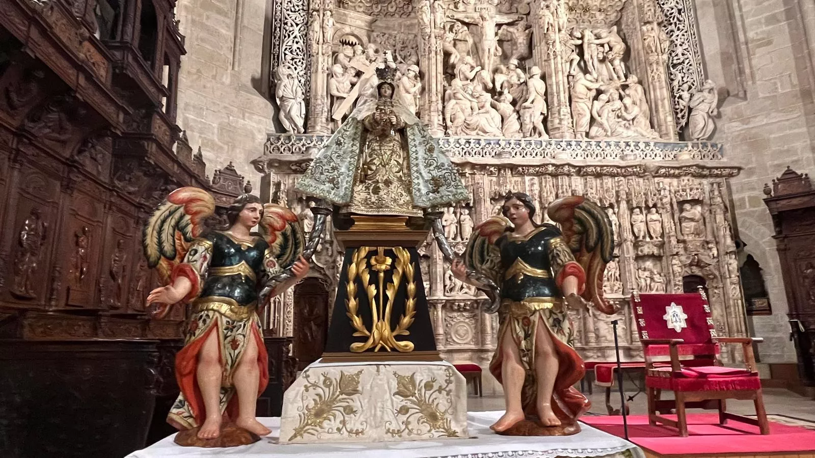 El canto del Tota Pulchra llena de emoción la Catedral de Huesca. Foto Mercedes Manterola