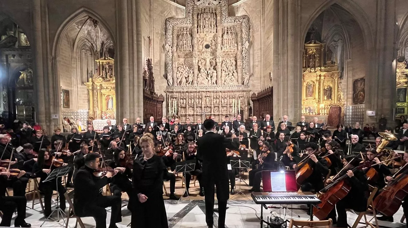 El canto del Tota Pulchra llena de emoción la Catedral de Huesca. Foto Mercedes Manterola