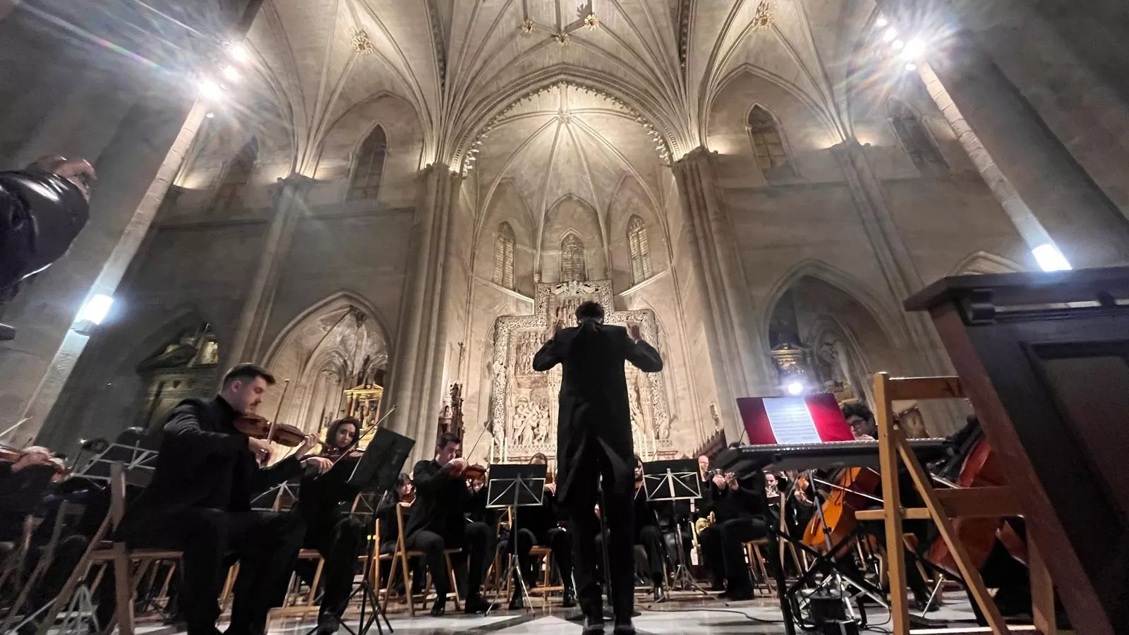 El canto del Tota Pulchra llena de emoción la Catedral de Huesca. Foto Mercedes Manterola