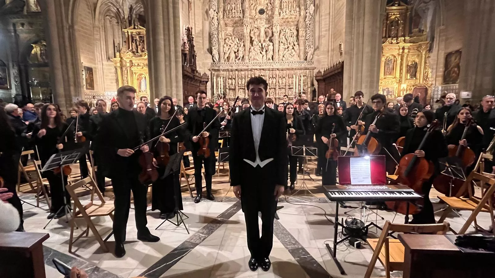 El canto del Tota Pulchra llena de emoción la Catedral de Huesca. Foto Mercedes Manterola