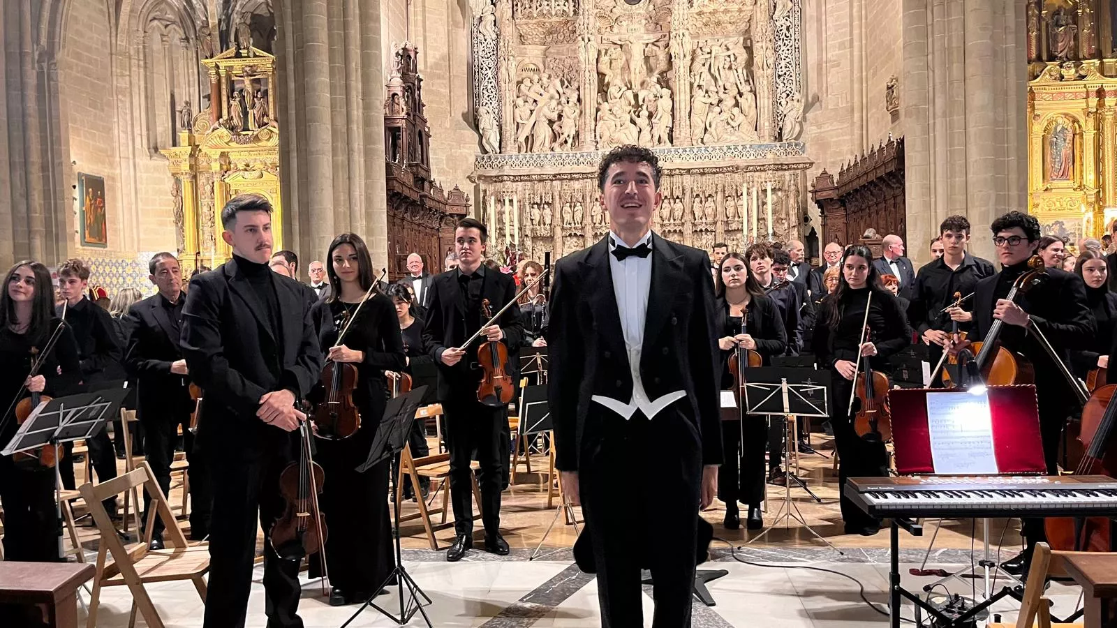 El canto del Tota Pulchra llena de emoción la Catedral de Huesca. Foto Mercedes Manterola