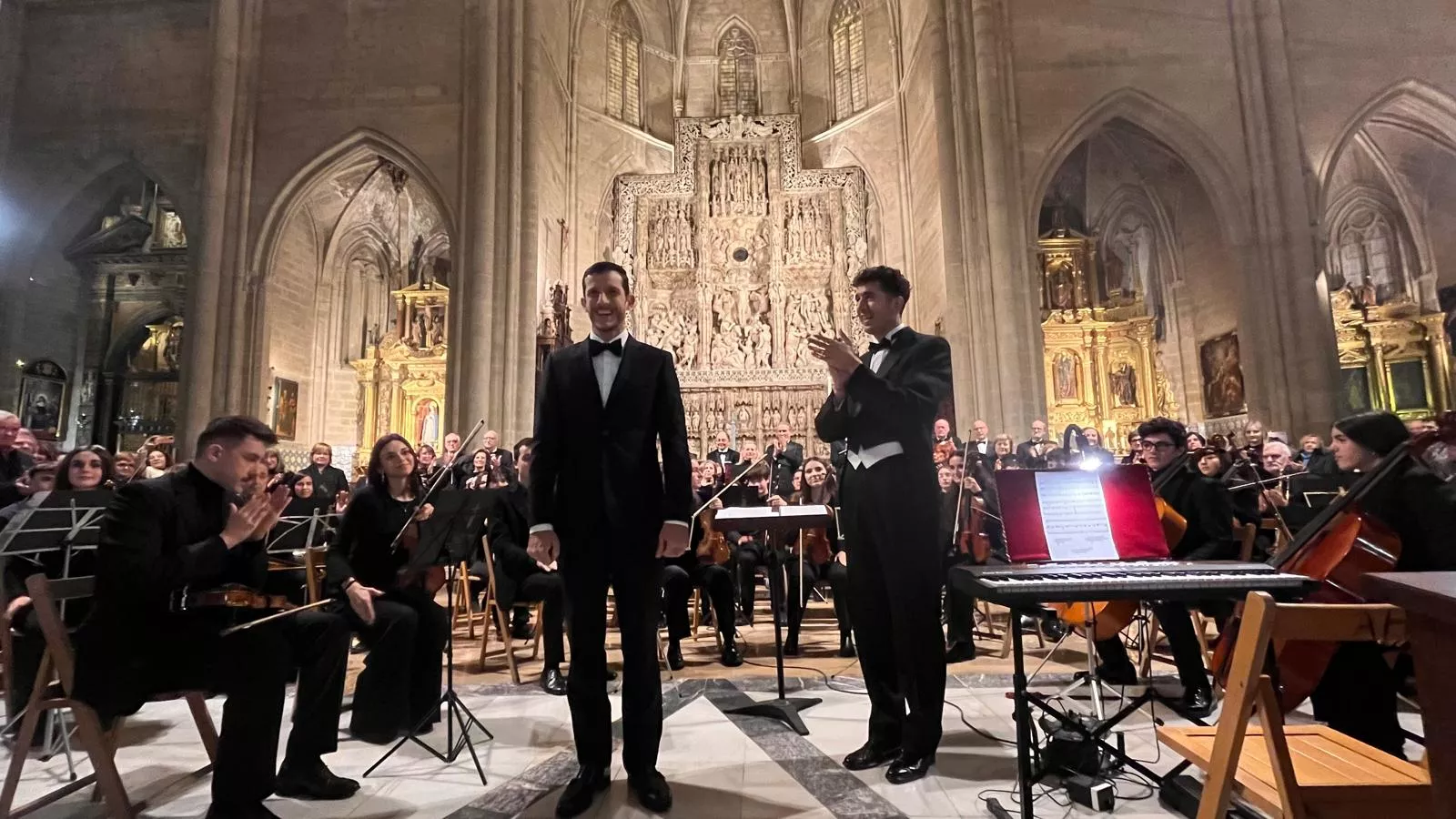 El canto del Tota Pulchra llena de emoción la Catedral de Huesca. Foto Mercedes Manterola