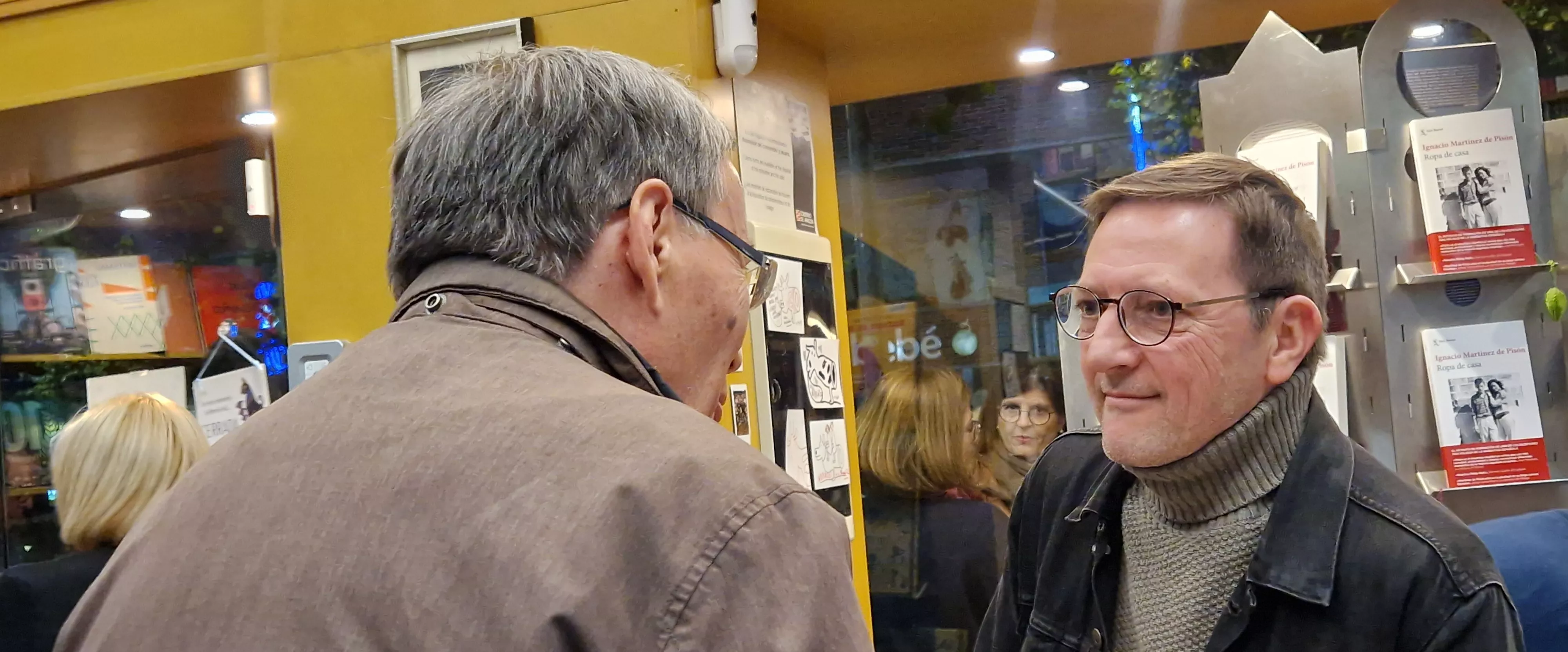 Presentación de la novela Ropa de casa, de Martínez de Pisón, en la Anónima. Foto Myriam Martínez