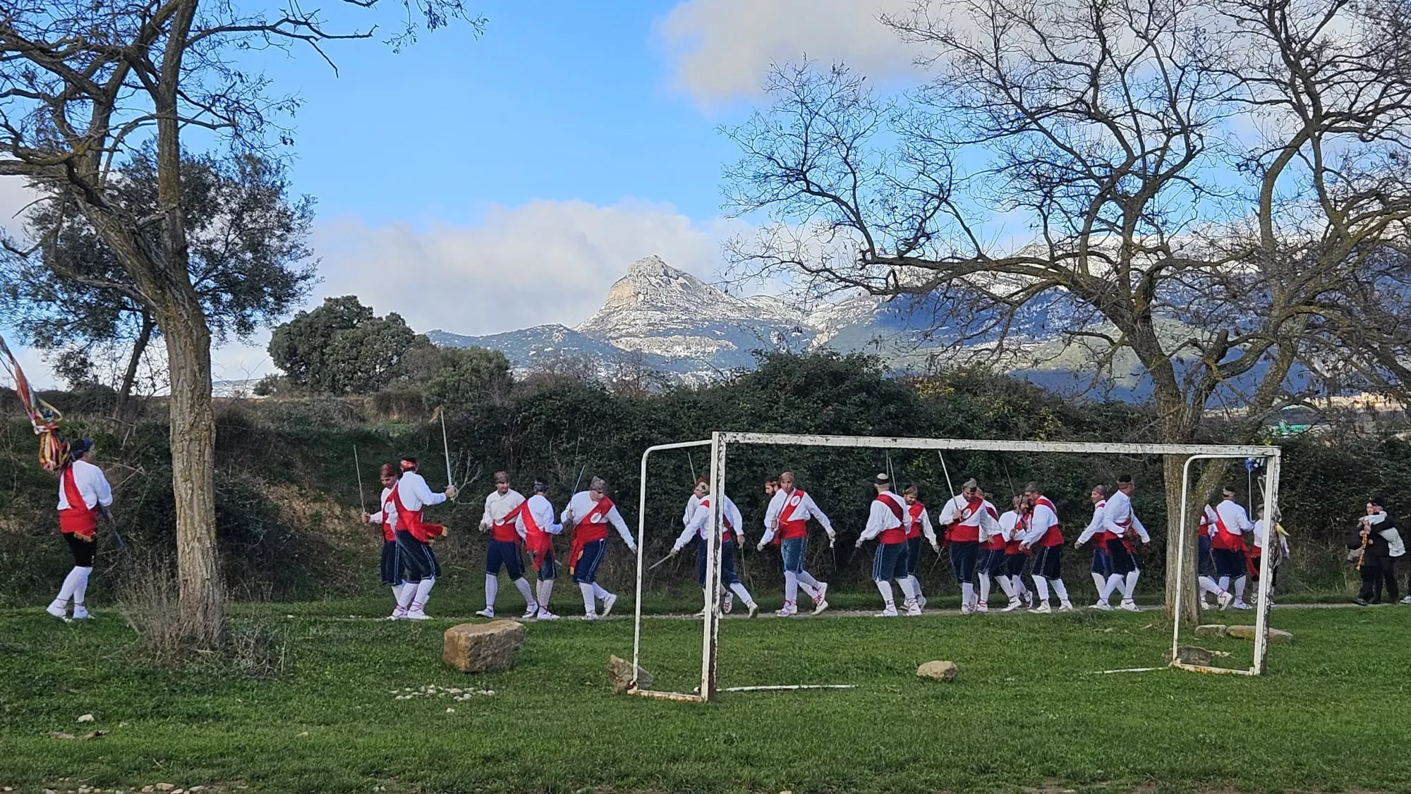 Dance de Apiés en la fiesta de la Inmaculada