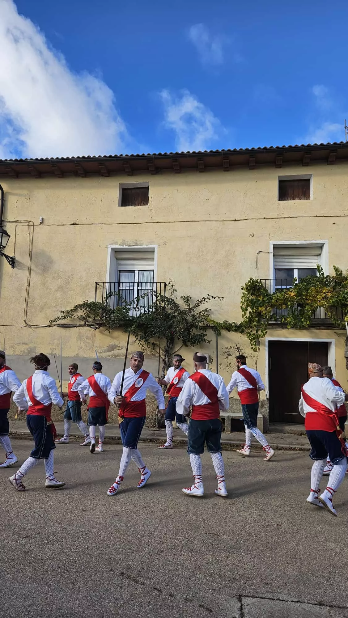 Dance de Apiés en la fiesta de la Inmaculada