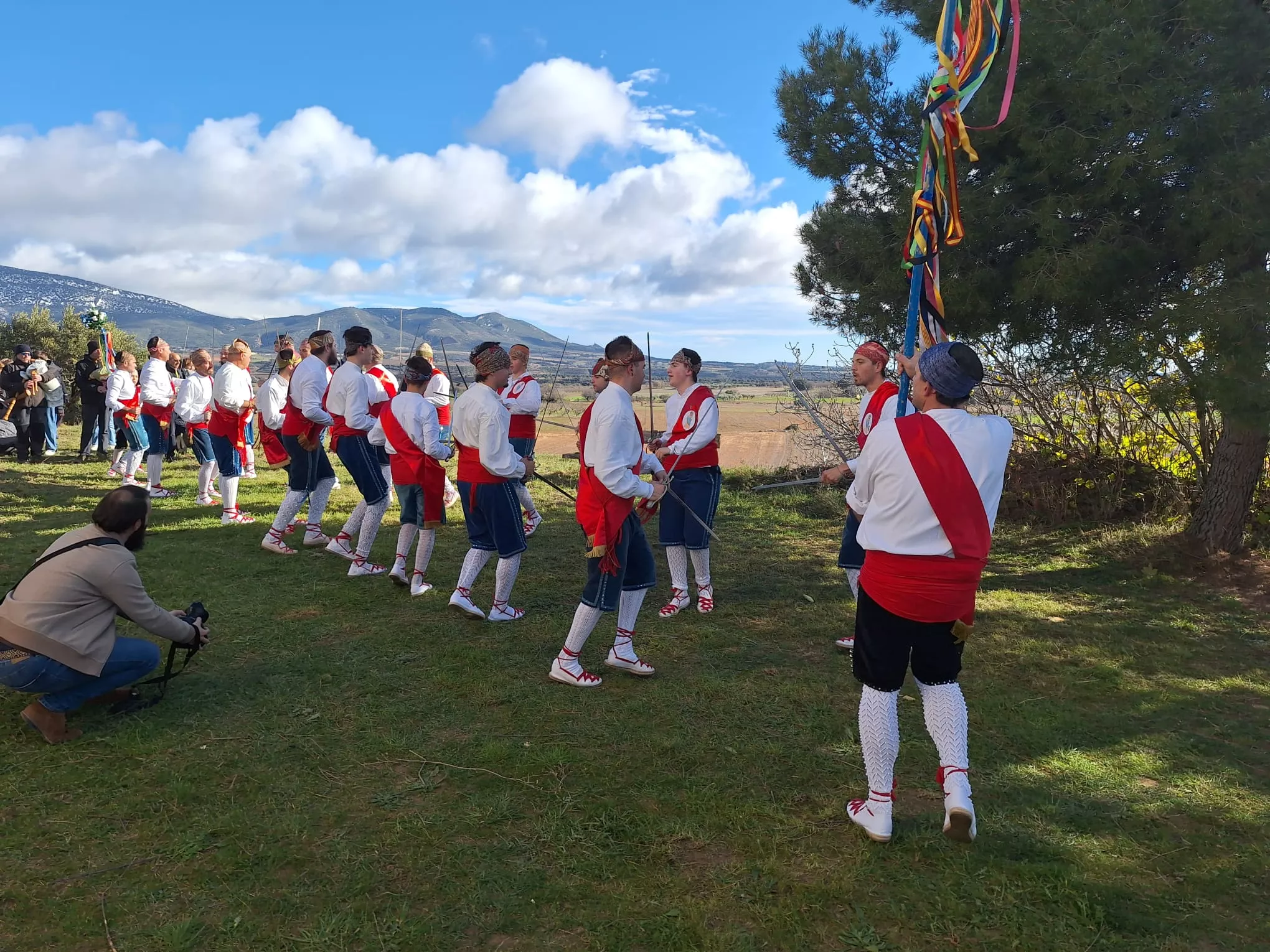 Dance de Apiés en la fiesta de la Inmaculada