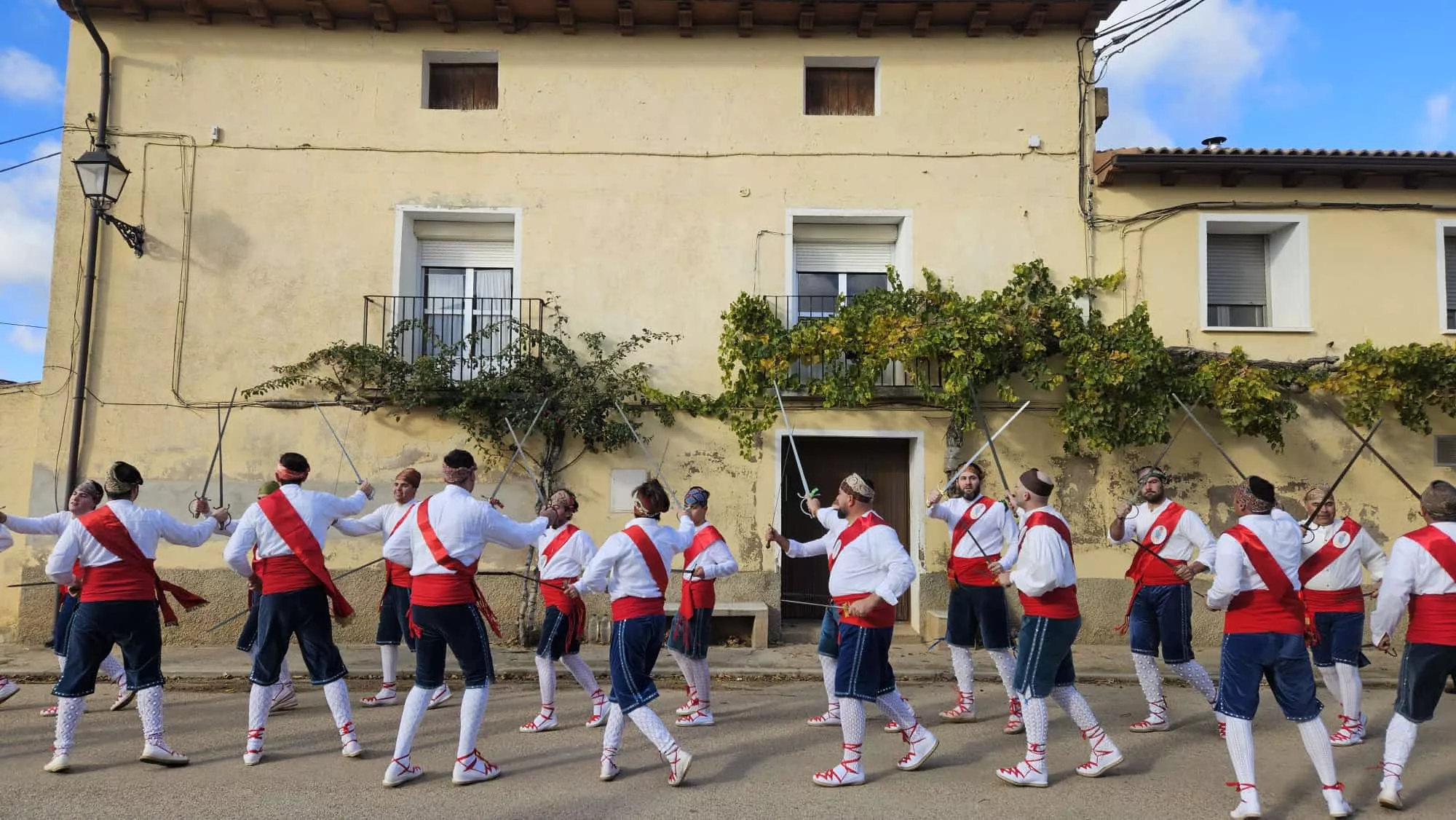 Dance de Apiés en la fiesta de la Inmaculada