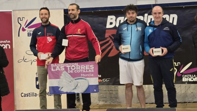 Eduardo Marco (derecha) en el podio de dobles masculino. Eduardo Marco (derecha) en el podio de dobles masculino.