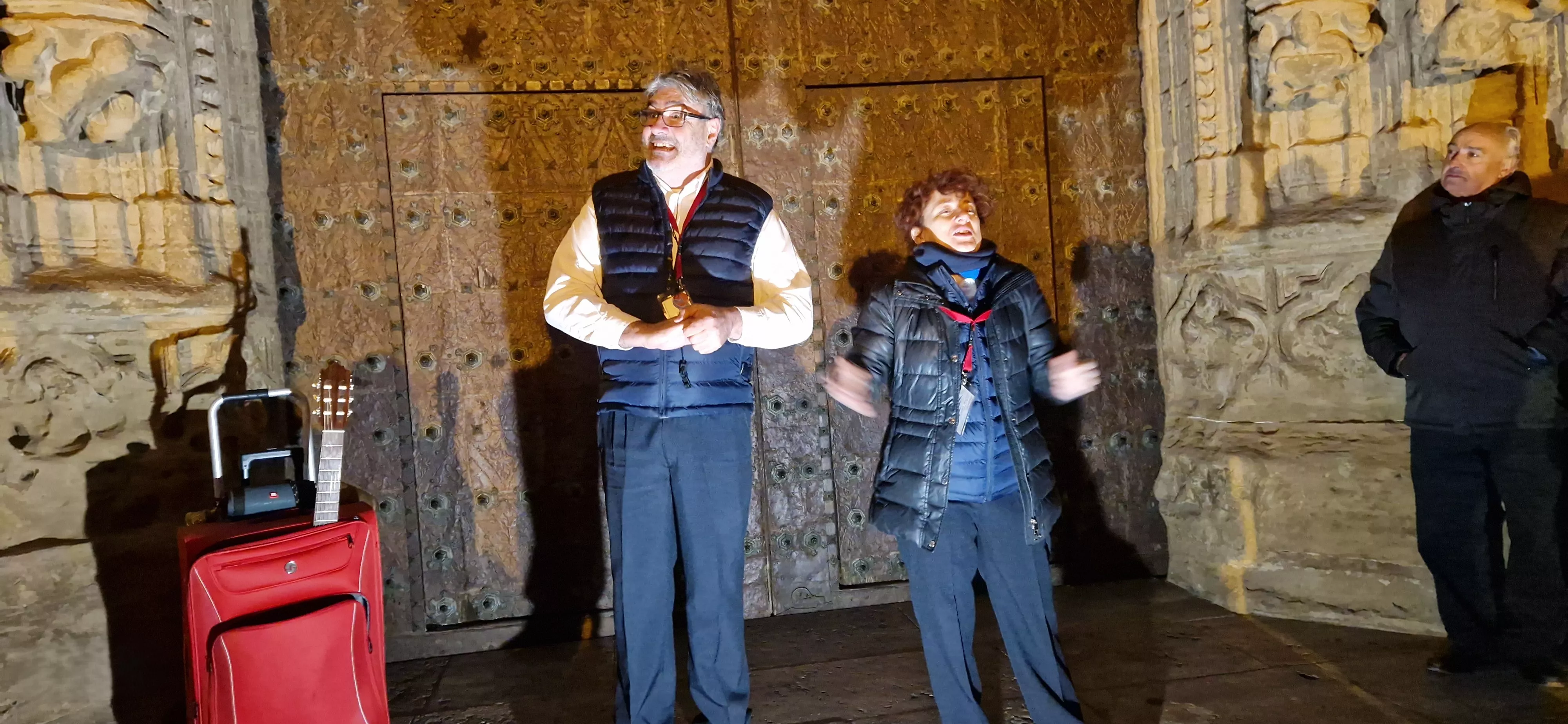 Elena Gómez Zazurca y Kike Lera han pilotado el viaje turístico Aerolíneas por el centro de Huesca. Foto Myriam Martínez 