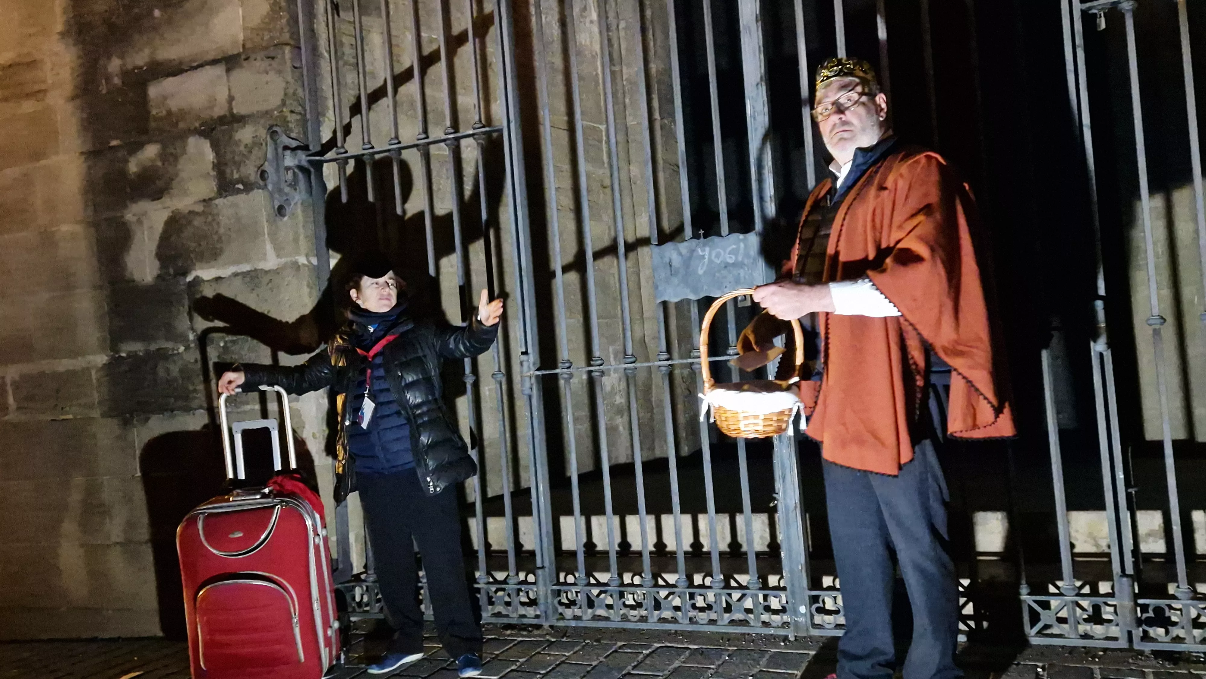Elena Gómez Zazurca y Kike Lera han pilotado el viaje turístico Aerolíneas por el centro de Huesca. Foto Myriam Martínez 