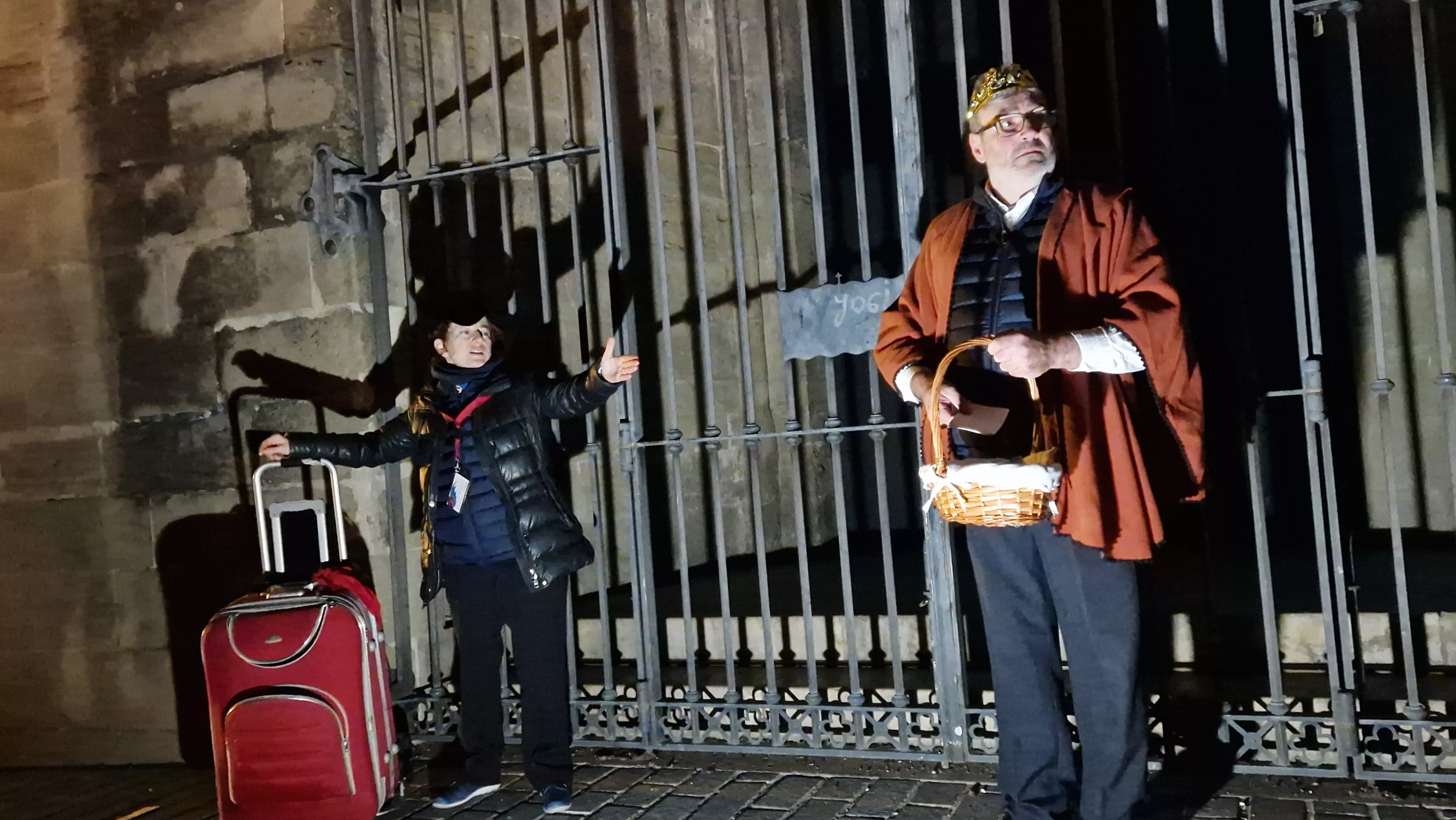 Elena Gómez Zazurca y Kike Lera han pilotado el viaje turístico Aerolíneas por el centro de Huesca. Foto Myriam Martínez 