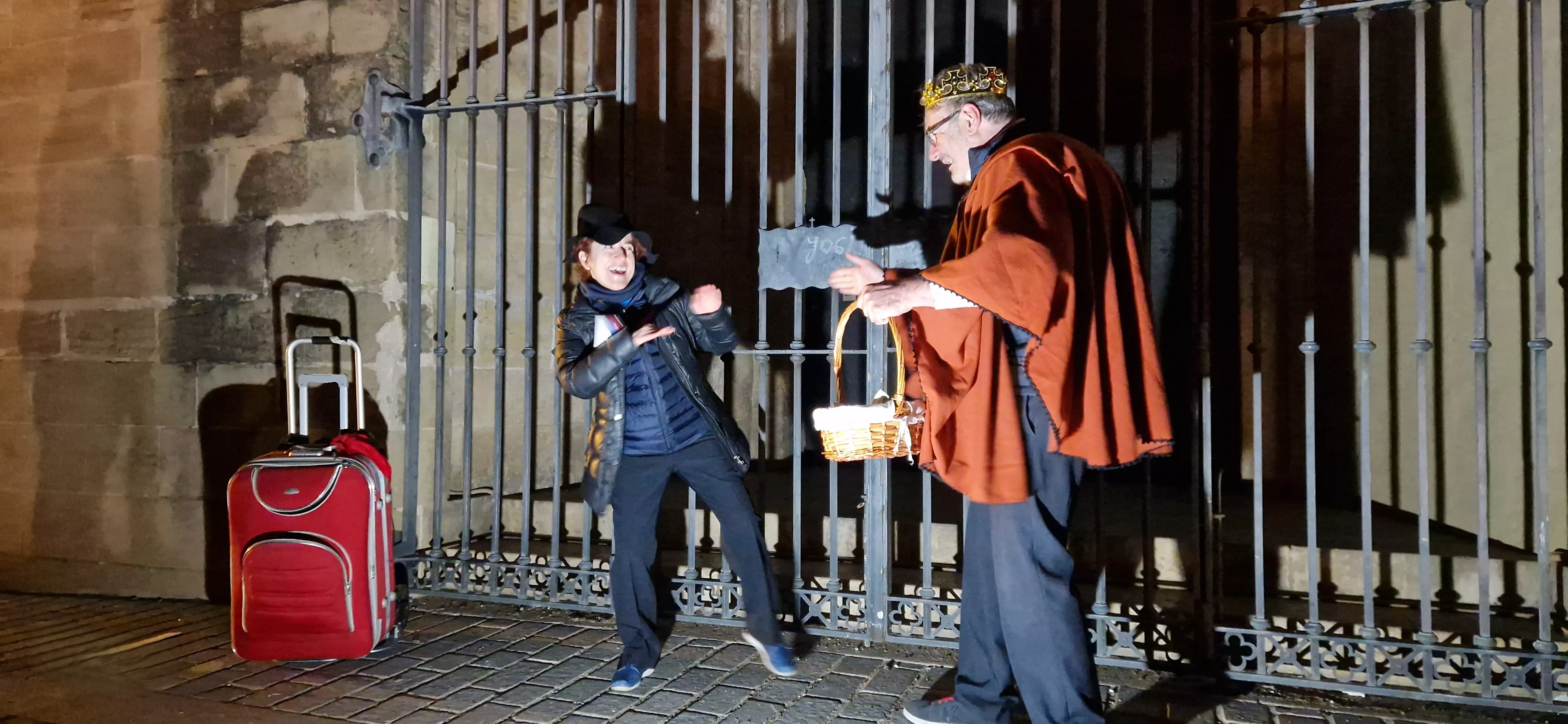Elena Gómez Zazurca y Kike Lera han pilotado el viaje turístico Aerolíneas por el centro de Huesca. Foto Myriam Martínez 
