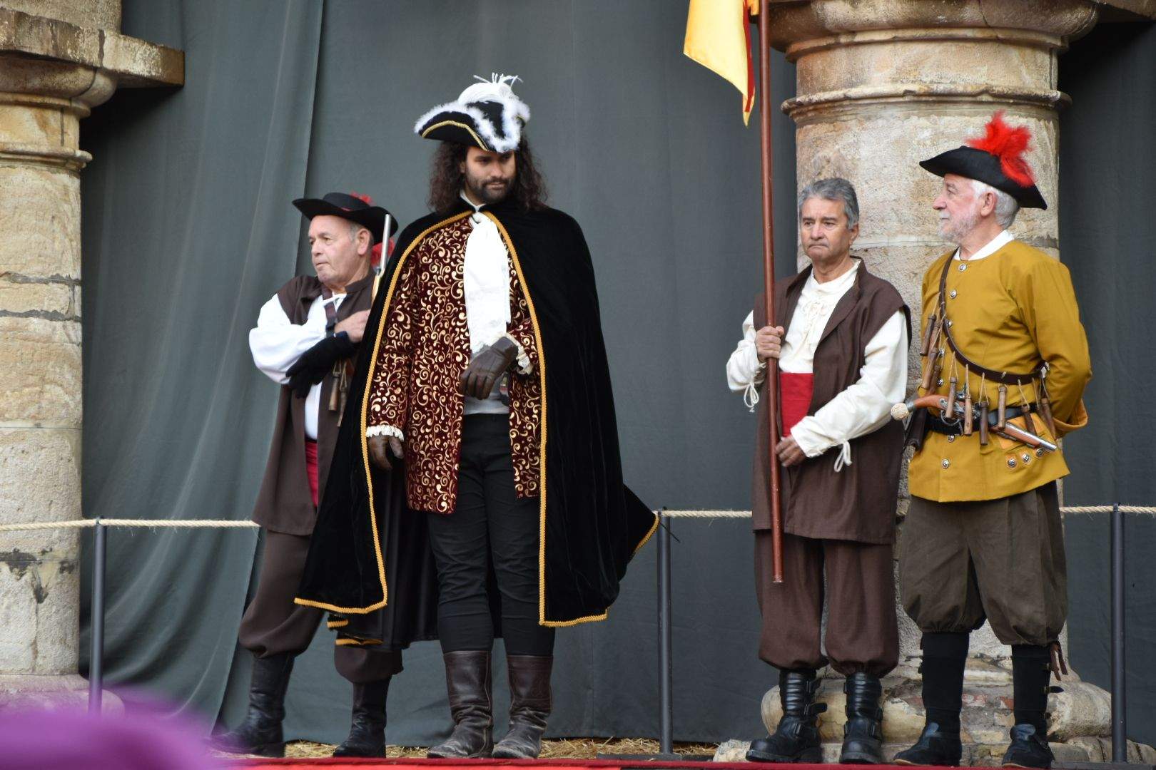 Imágenes de la fiesta de Santa Bárbara de Monzón en torno al Bautizo del Alcalde 