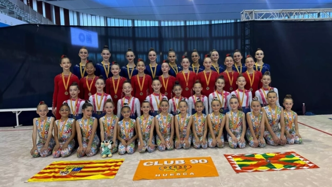 Los cuatro equipos del Club 90 en el Campeonato de España de gimnasia estética de grupo. Los cuatro equipos del Club 90 en el Campeonato de España de gimnasia estética de grupo.