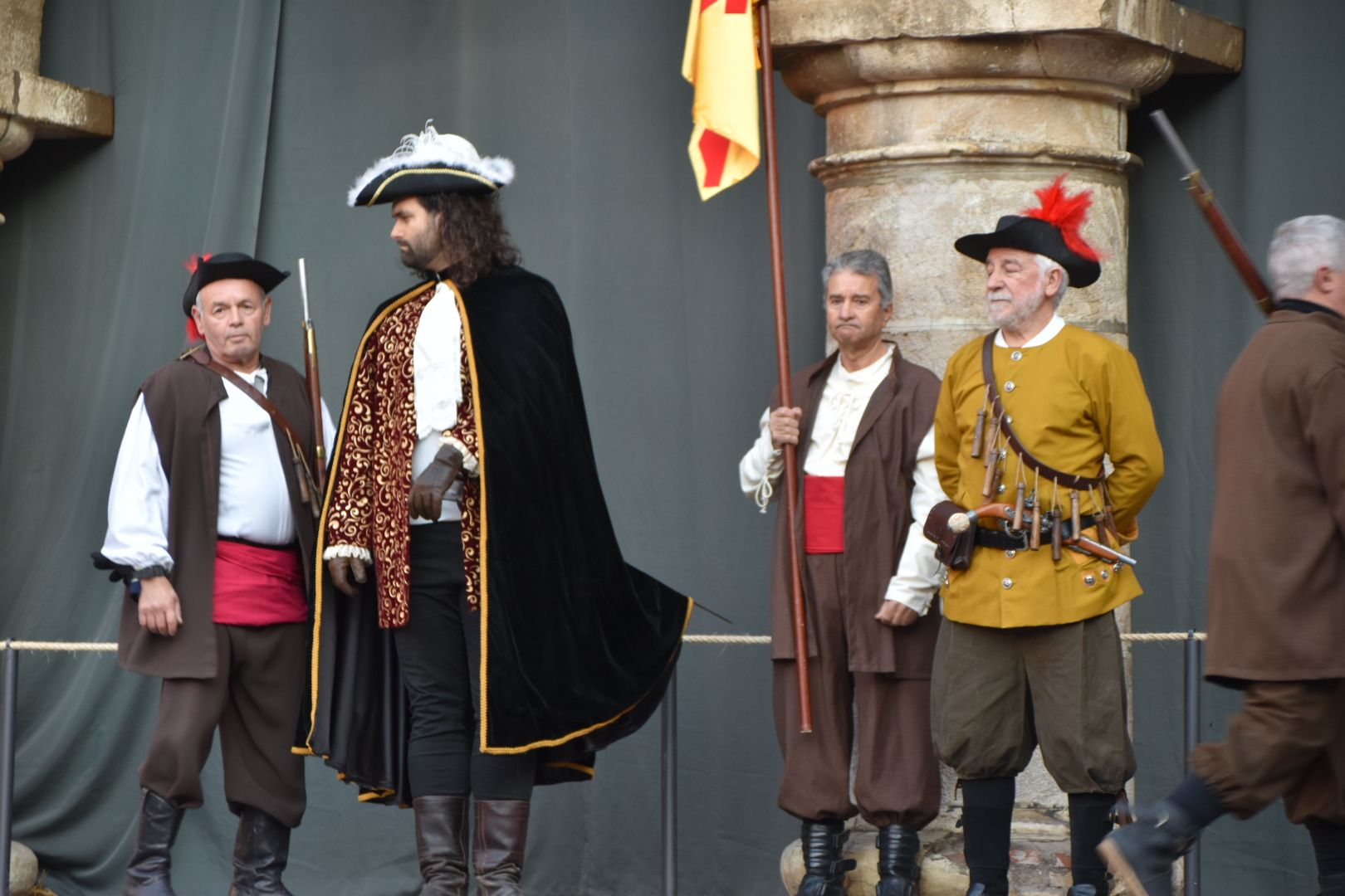 Imágenes de la fiesta de Santa Bárbara de Monzón en torno al Bautizo del Alcalde 