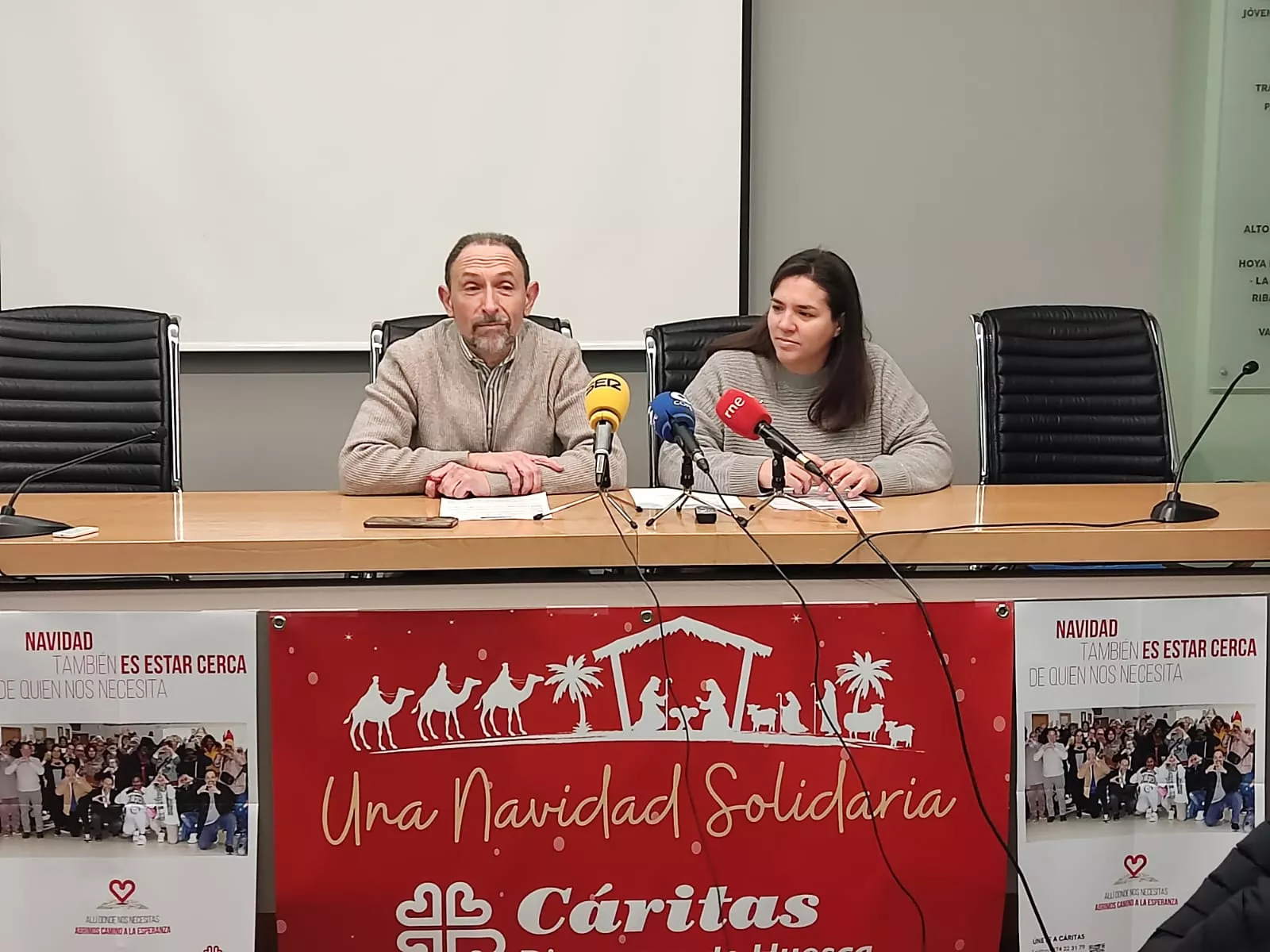 El director de Cáritas Huesca, Felipe Munuera, y la secretaria general, Isabel Ramos. 
