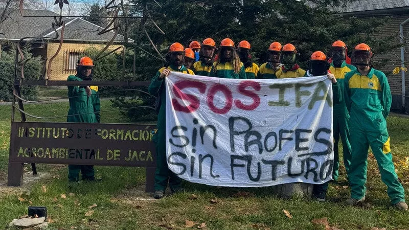 La Plataforma de Estudiantes del IFA de Jaca se moviliza conta el cese de docentes.