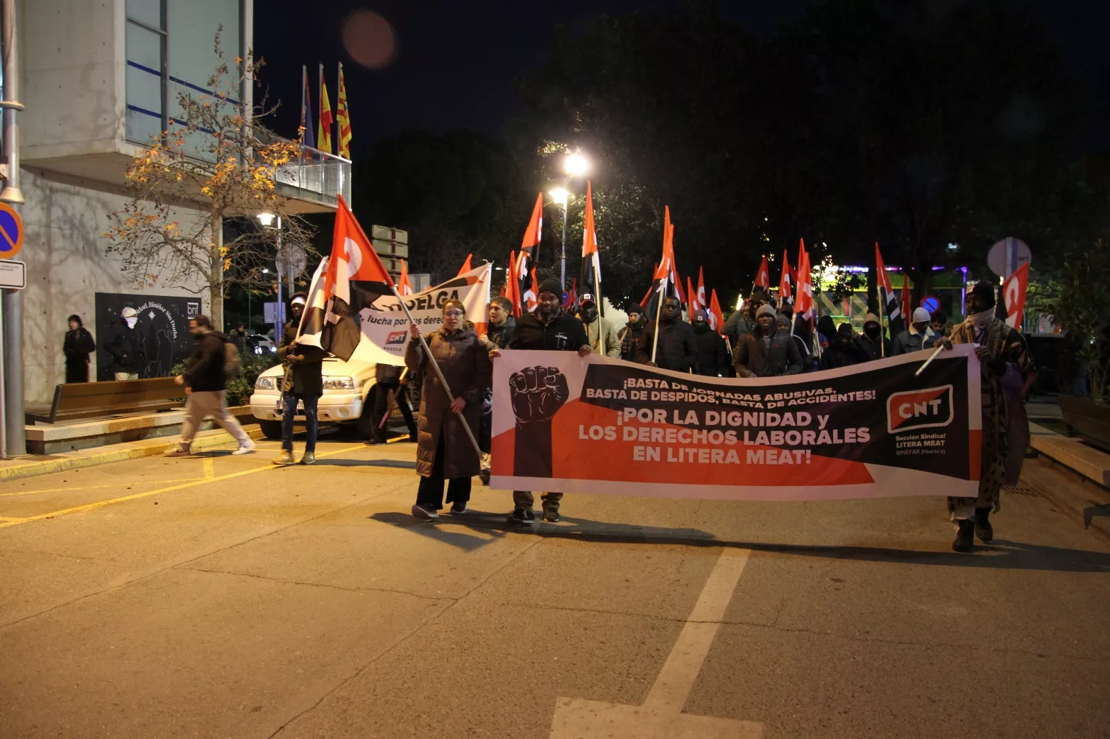 Manifestación de trabajadores de Litera Meat en Binéfar. Foto Carlos Neofato