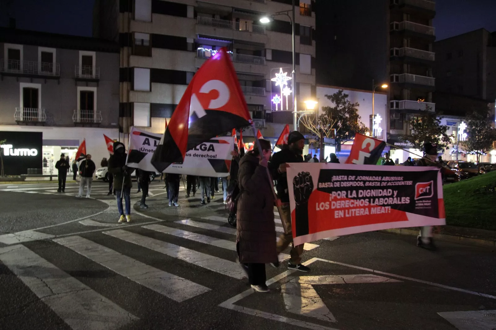Manifestación de trabajadores de Litera Meat en Binéfar. Foto Carlos Neofato