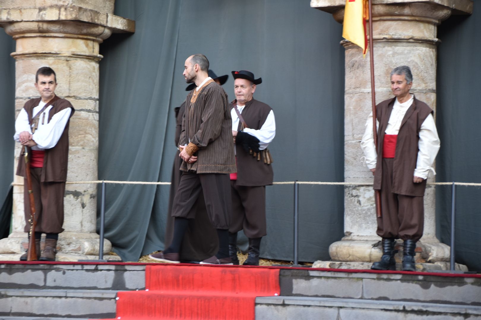 Imágenes de la fiesta de Santa Bárbara de Monzón en torno al Bautizo del Alcalde 