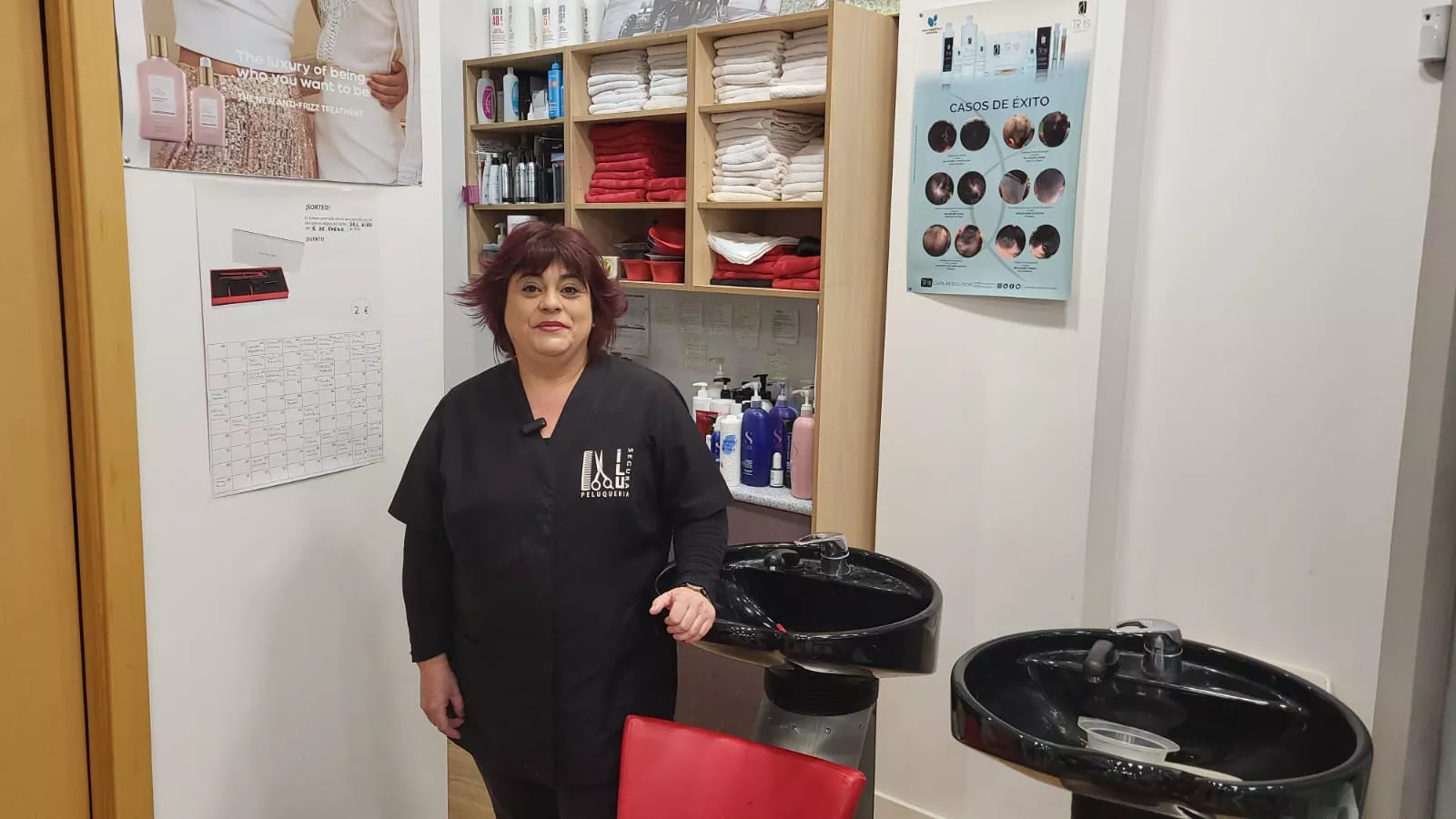  Ilu Segura en el veinte aniversario de su peluquería en Huesca