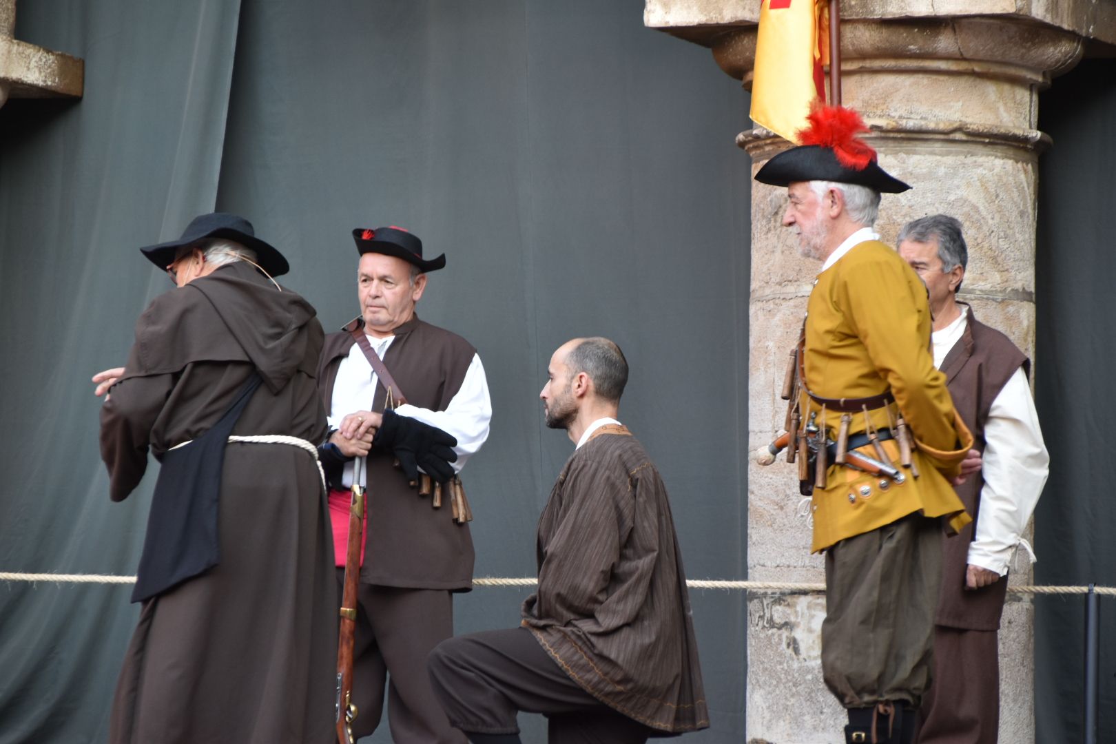 Imágenes de la fiesta de Santa Bárbara de Monzón en torno al Bautizo del Alcalde 