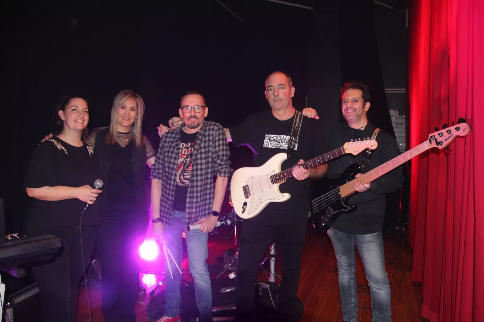 Primera Gala de artistas locales de Robres. Foto Carlos Neofato