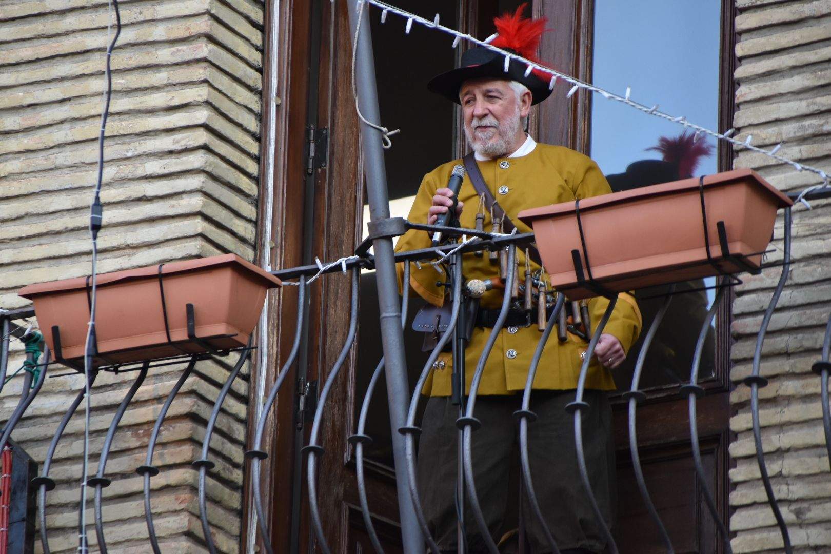 Imágenes de la fiesta de Santa Bárbara de Monzón en torno al Bautizo del Alcalde 