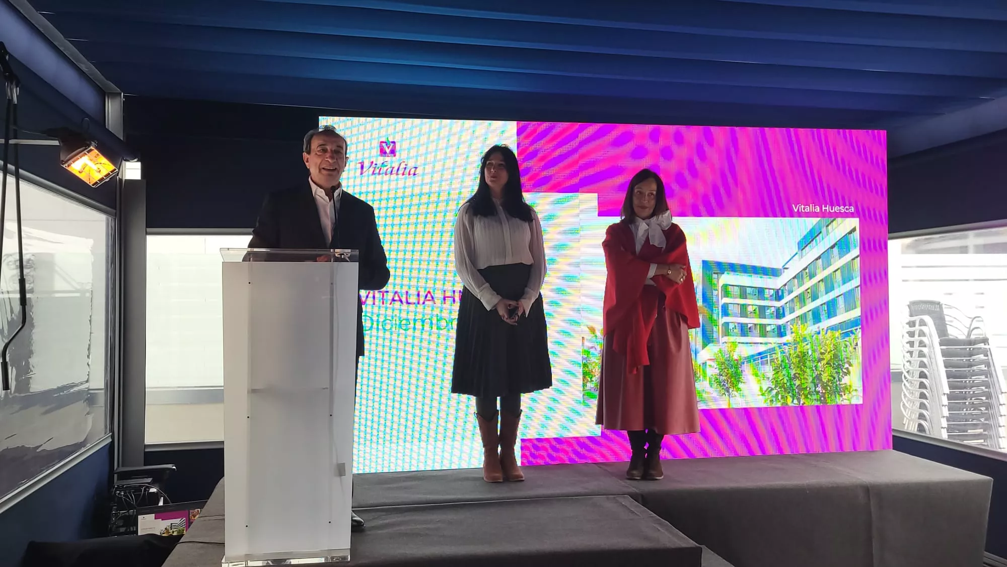 José María Cosculluela con Lorena Orduna y Carmen Susín en la inauguración de Vitalia Huesca
