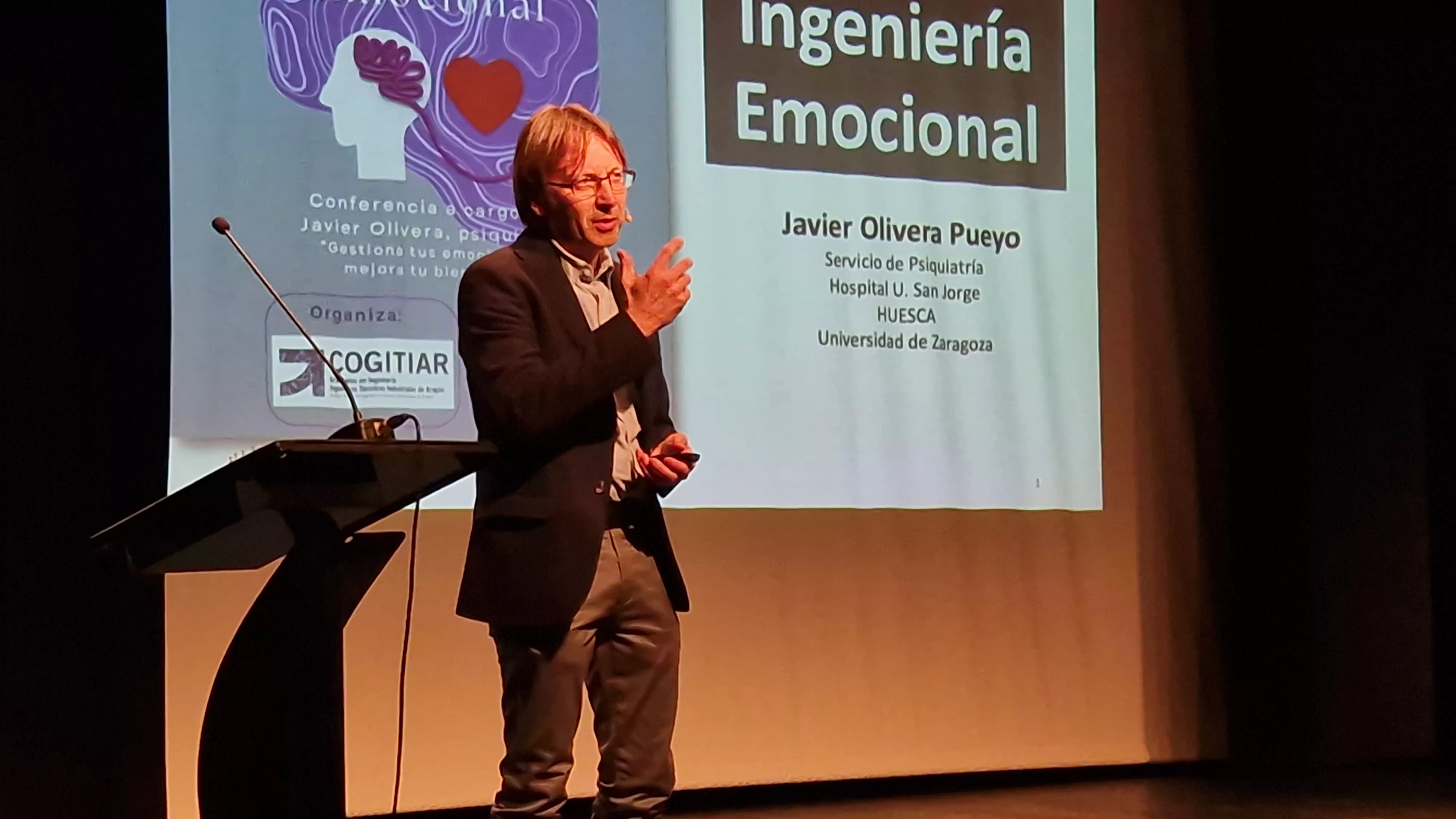 Conferencia de Javier Olivera, la "Ingeniería emocional". Foto Myriam Martínez