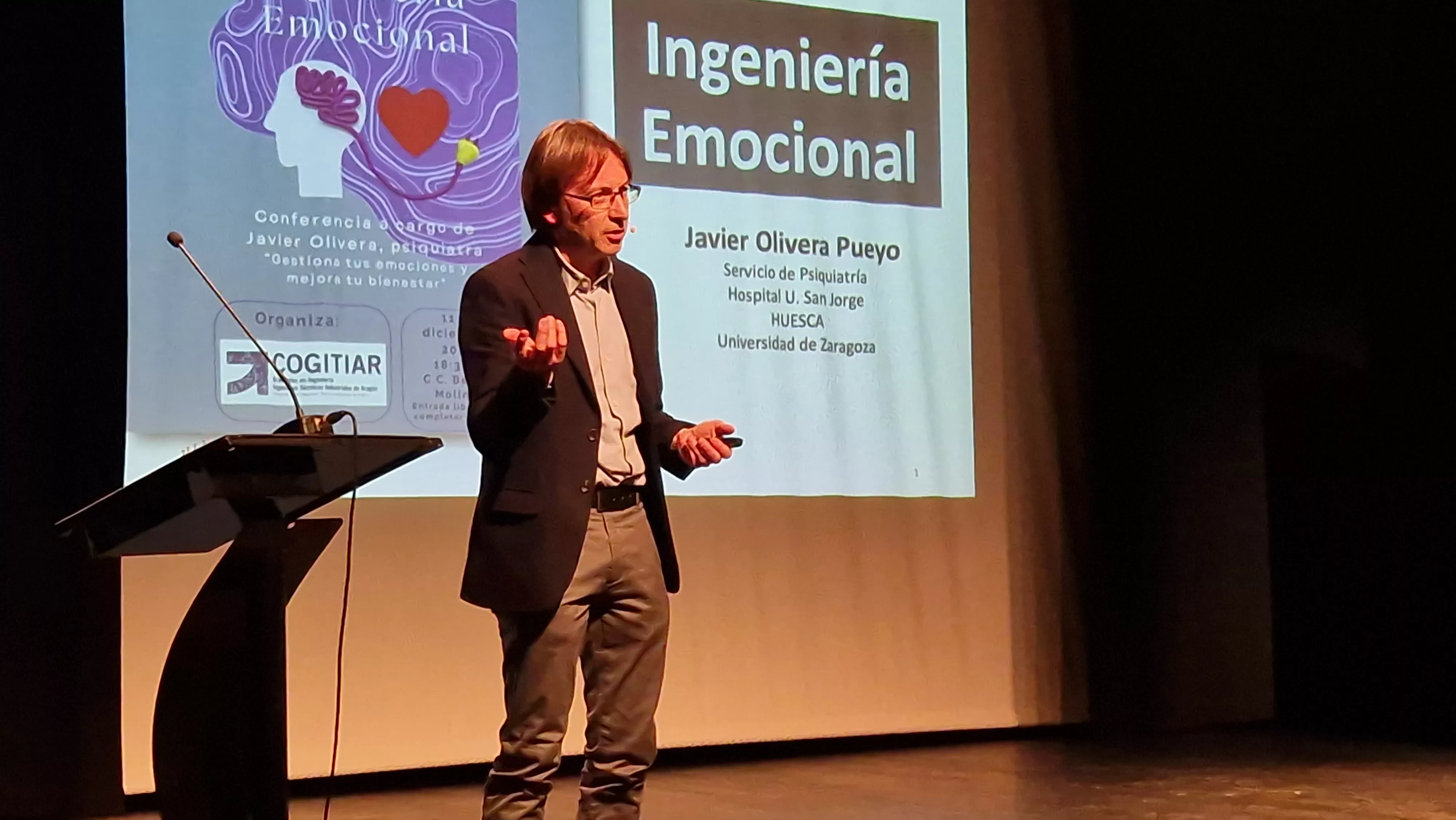 Conferencia de Javier Olivera, la "Ingeniería emocional". Foto Myriam Martínez