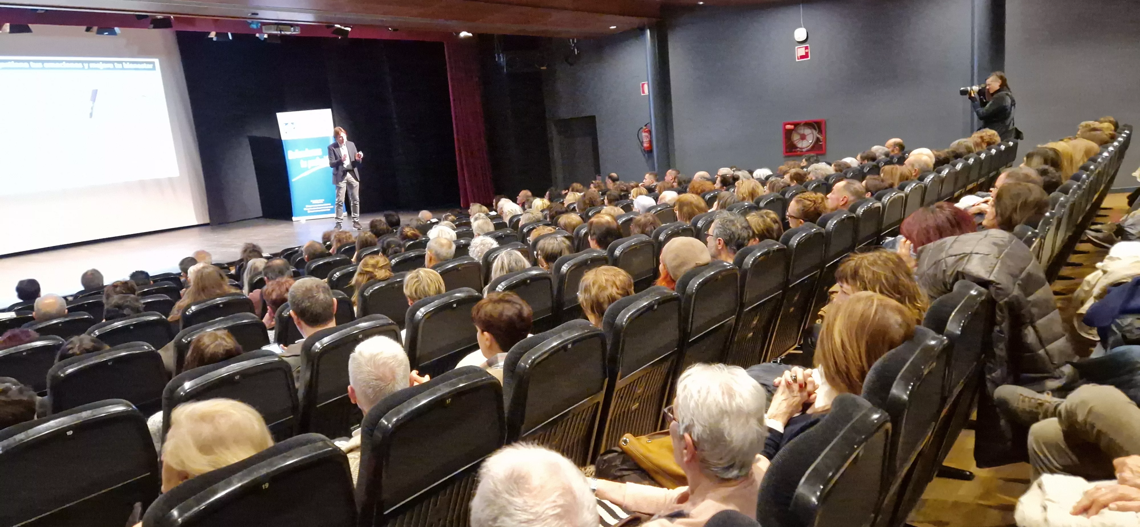 Conferencia de Javier Olivera, la "Ingeniería emocional". Foto Myriam Martínez