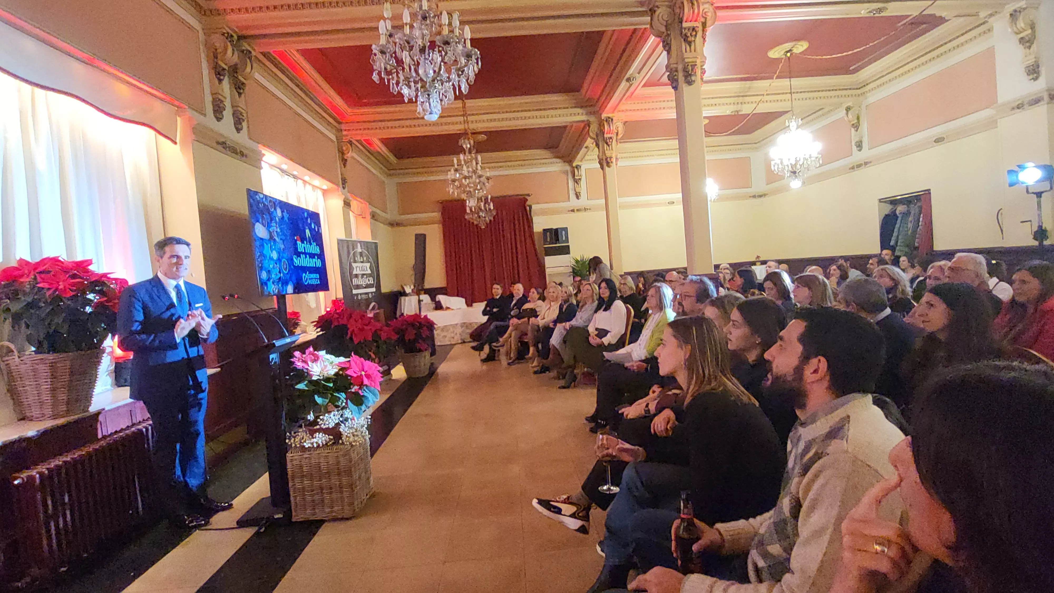 Brindis Solidario de la Asociación de Comerciantes de Huesca. Foto Mercedes Manterola