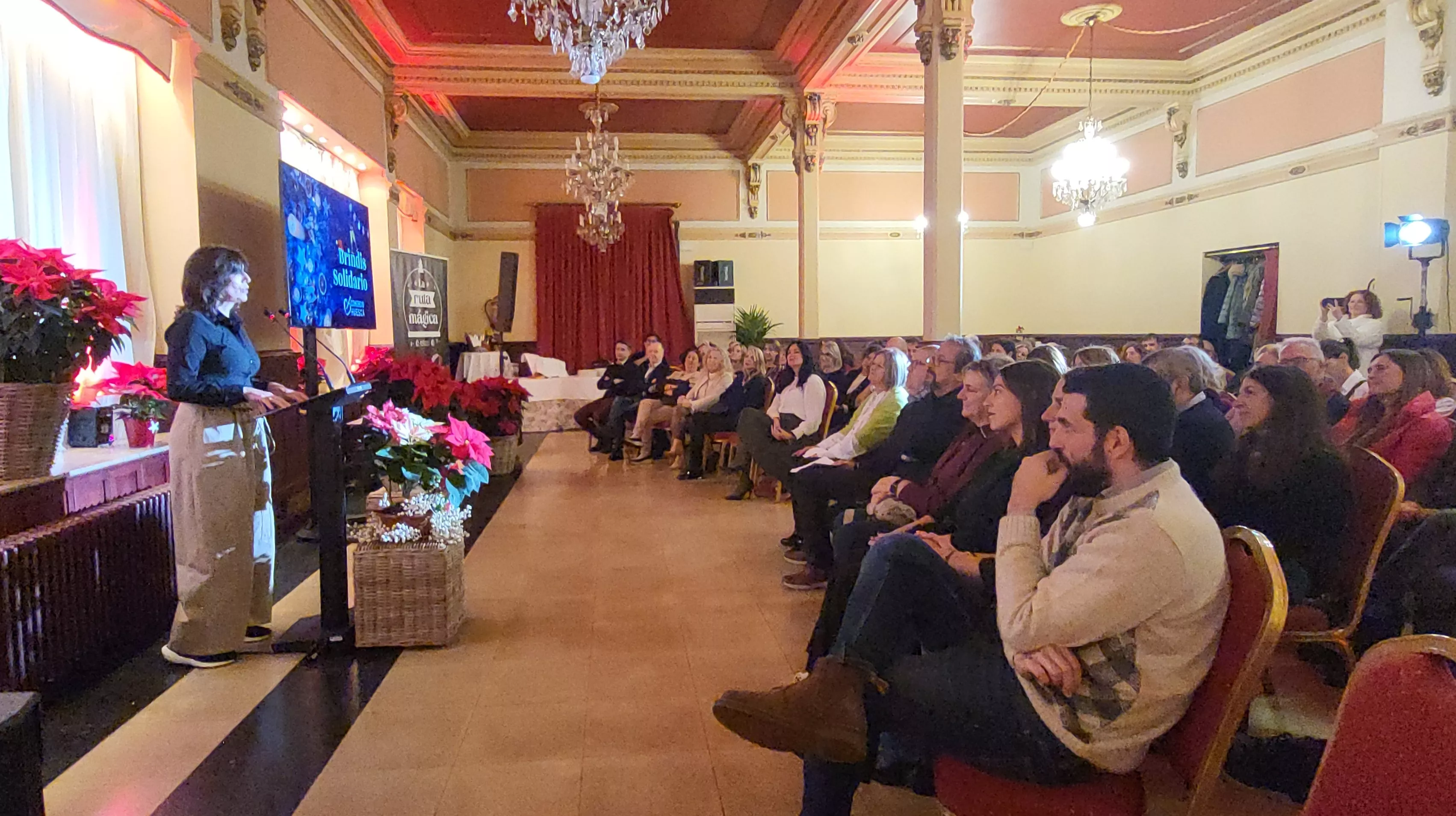Brindis Solidario de la Asociación de Comerciantes de Huesca. Foto Mercedes Manterola