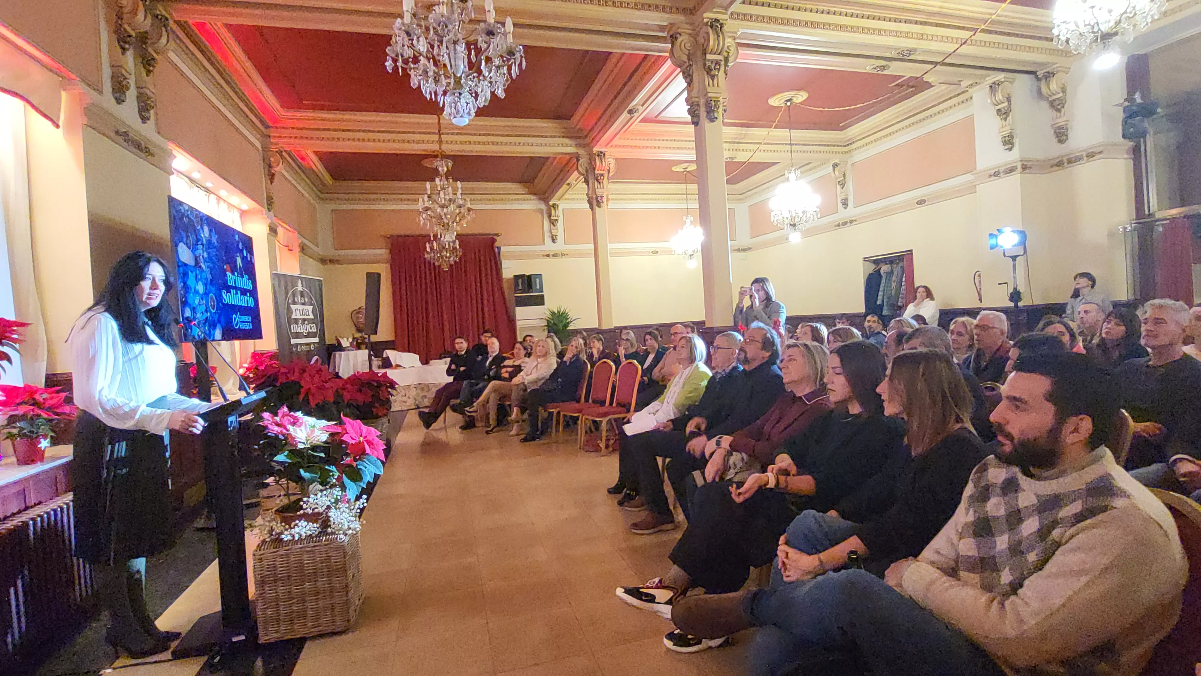 Brindis Solidario de la Asociación de Comerciantes de Huesca. Foto Mercedes Manterola