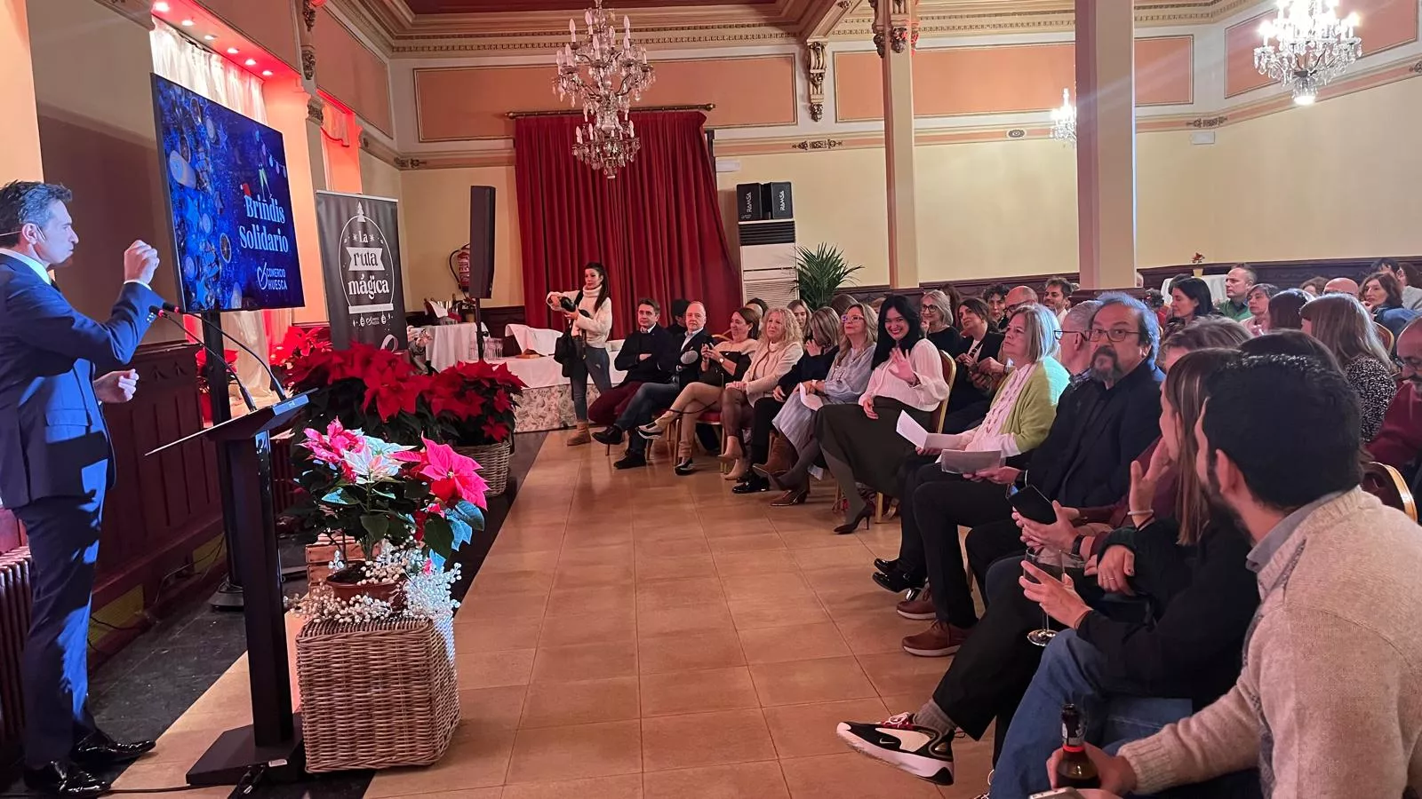 Brindis Solidario de la Asociación de Comerciantes de Huesca. Foto Mercedes Manterola