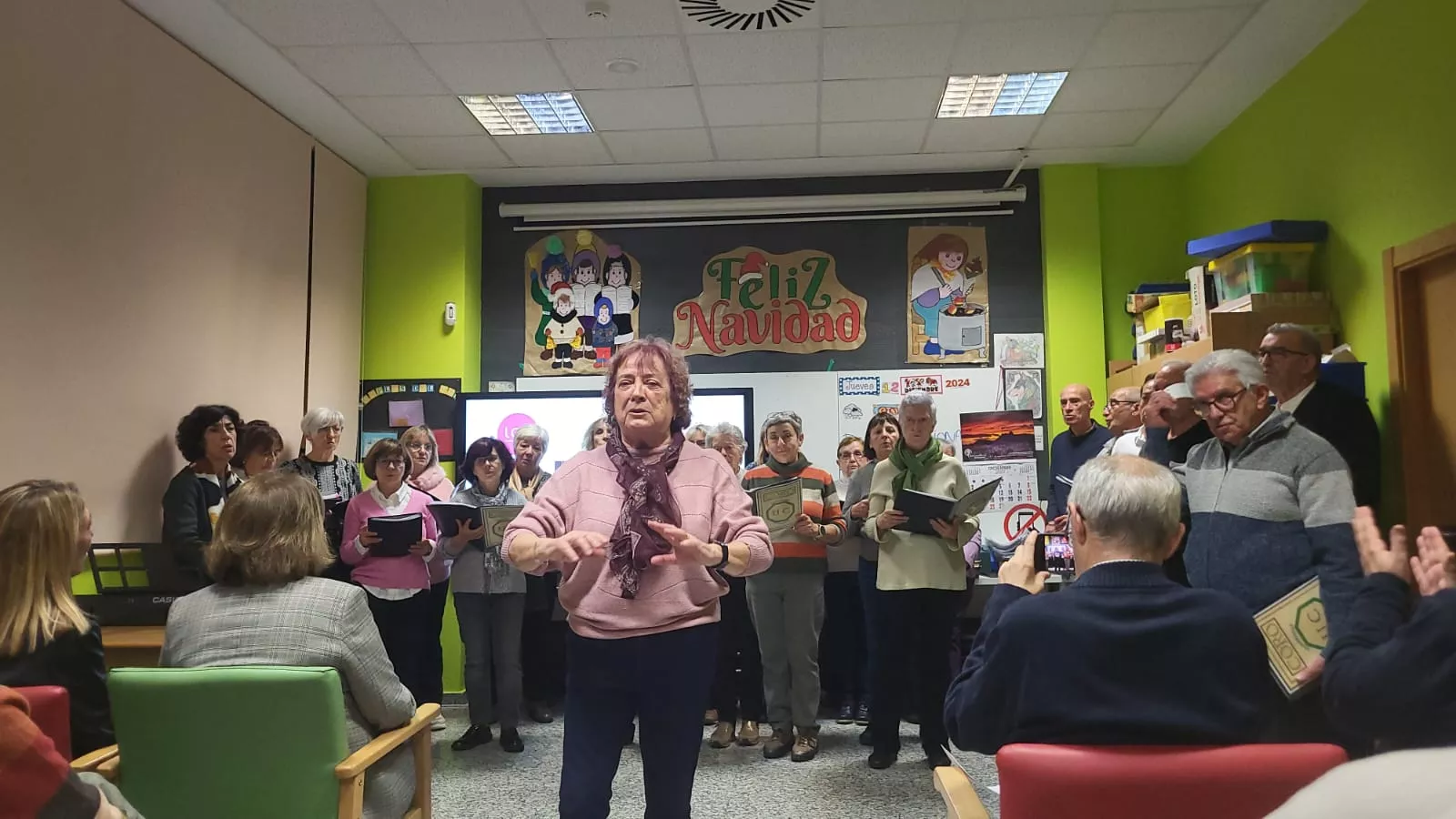 Brindis Navideño de Alzheimer Huesca en el Centro Recuerdos